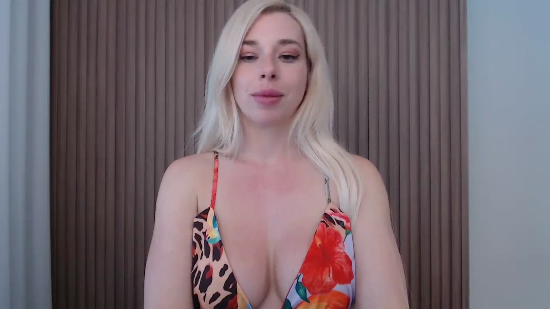 Gallery image thumbnail from Riley_Parks's myfreecams stream on, 04/08/2025, 21:34 image 14 of 20