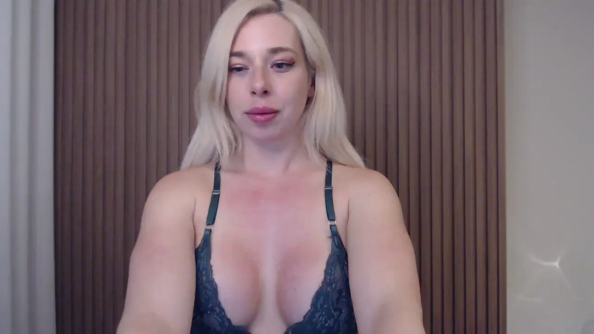 Gallery image thumbnail from Riley_Parks's myfreecams stream on, 04/09/2025, 24:00 image 16 of 20