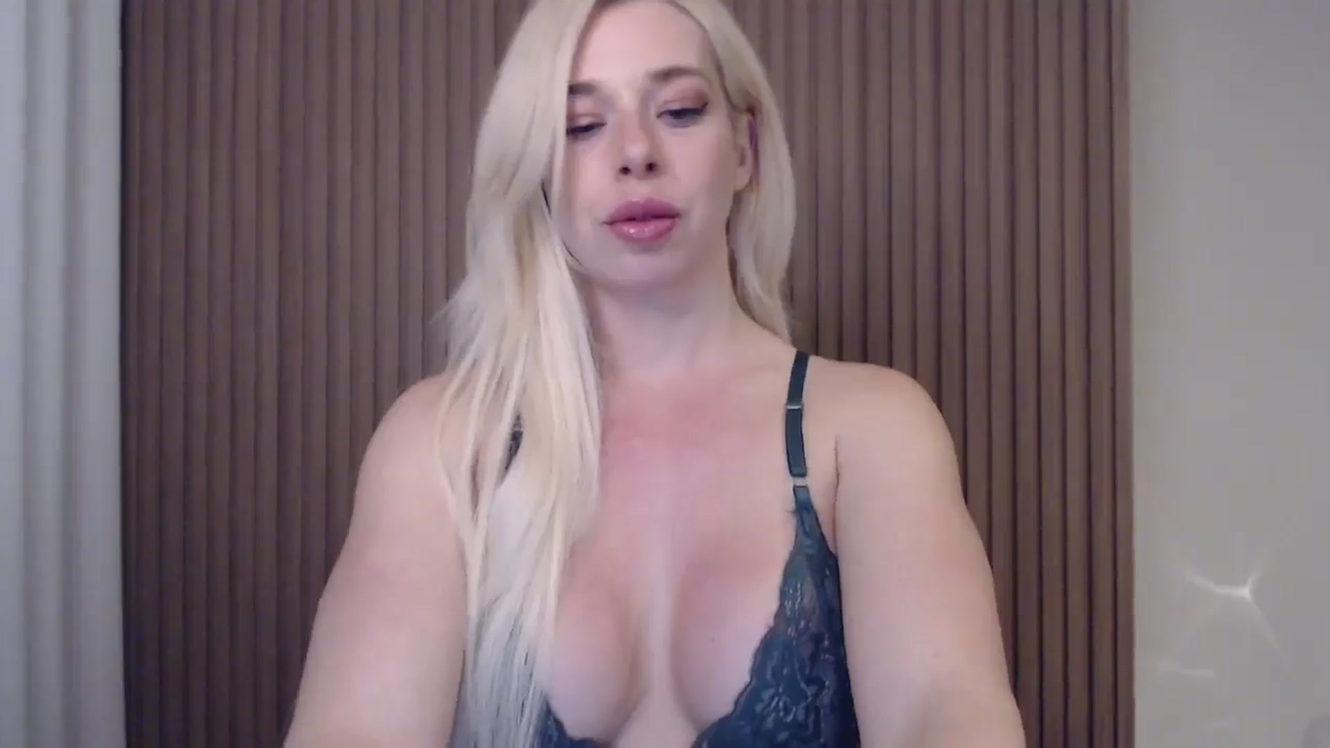 Gallery image thumbnail from Riley_Parks's myfreecams stream on, 04/09/2025, 24:37 image 8 of 20