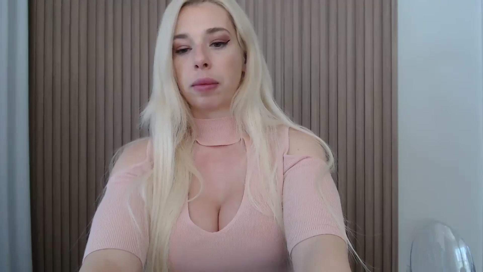 Gallery image thumbnail from Riley_Parks's myfreecams stream on, 04/09/2025, 14:22 image 7 of 20