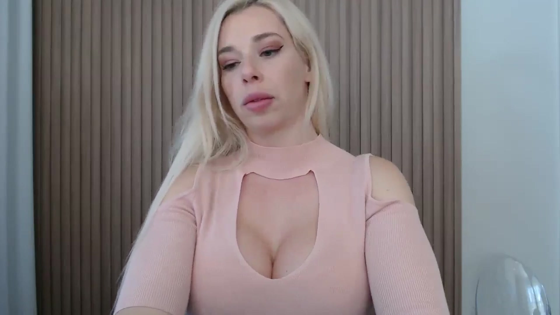 Gallery image thumbnail from Riley_Parks's myfreecams stream on, 04/09/2025, 14:22 image 19 of 20
