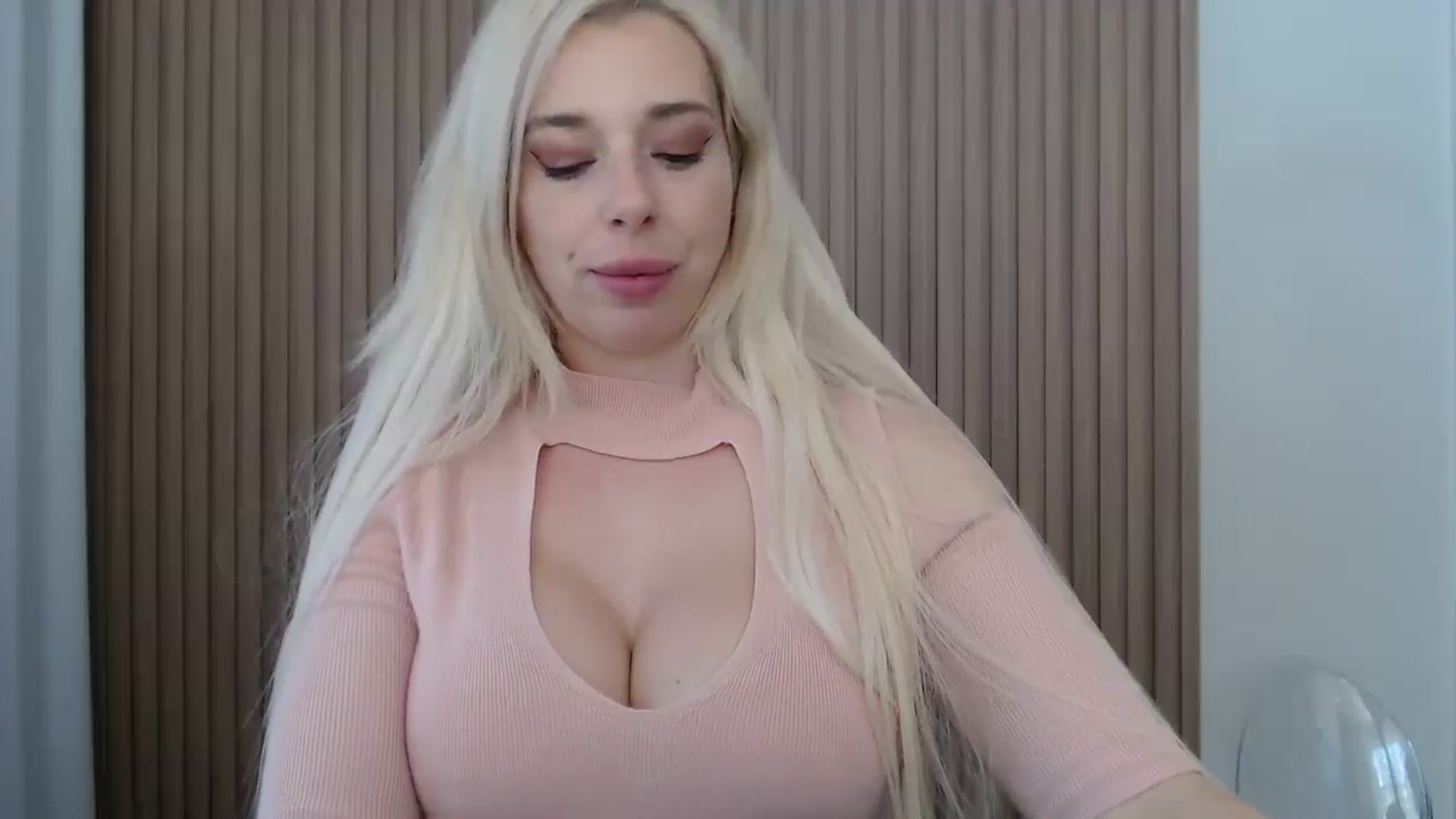 Gallery image thumbnail from Riley_Parks's myfreecams stream on, 04/09/2025, 14:22 image 14 of 20