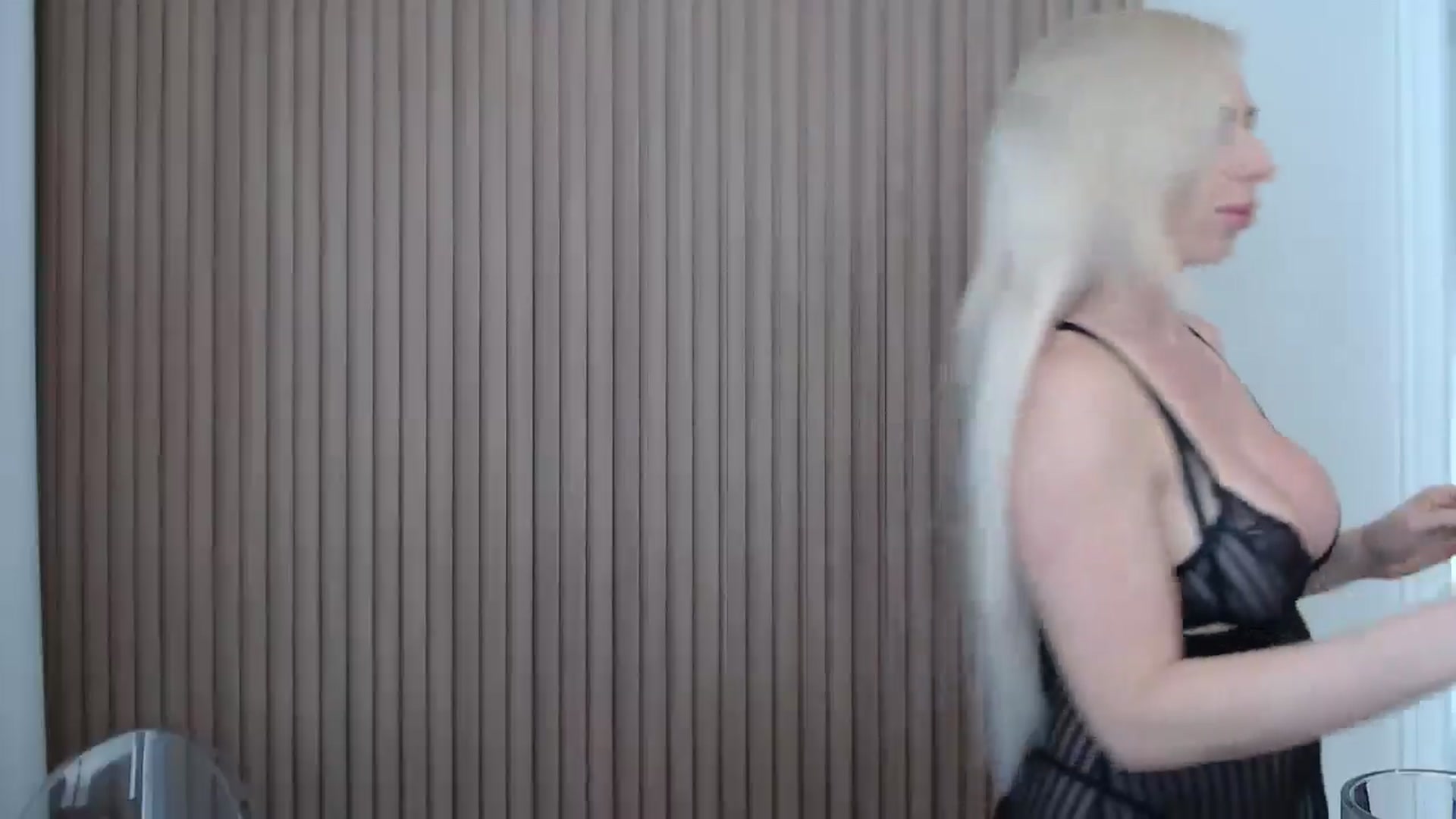 Gallery image thumbnail from Riley_Parks's myfreecams stream on, 04/10/2025, 18:35 image 9 of 20