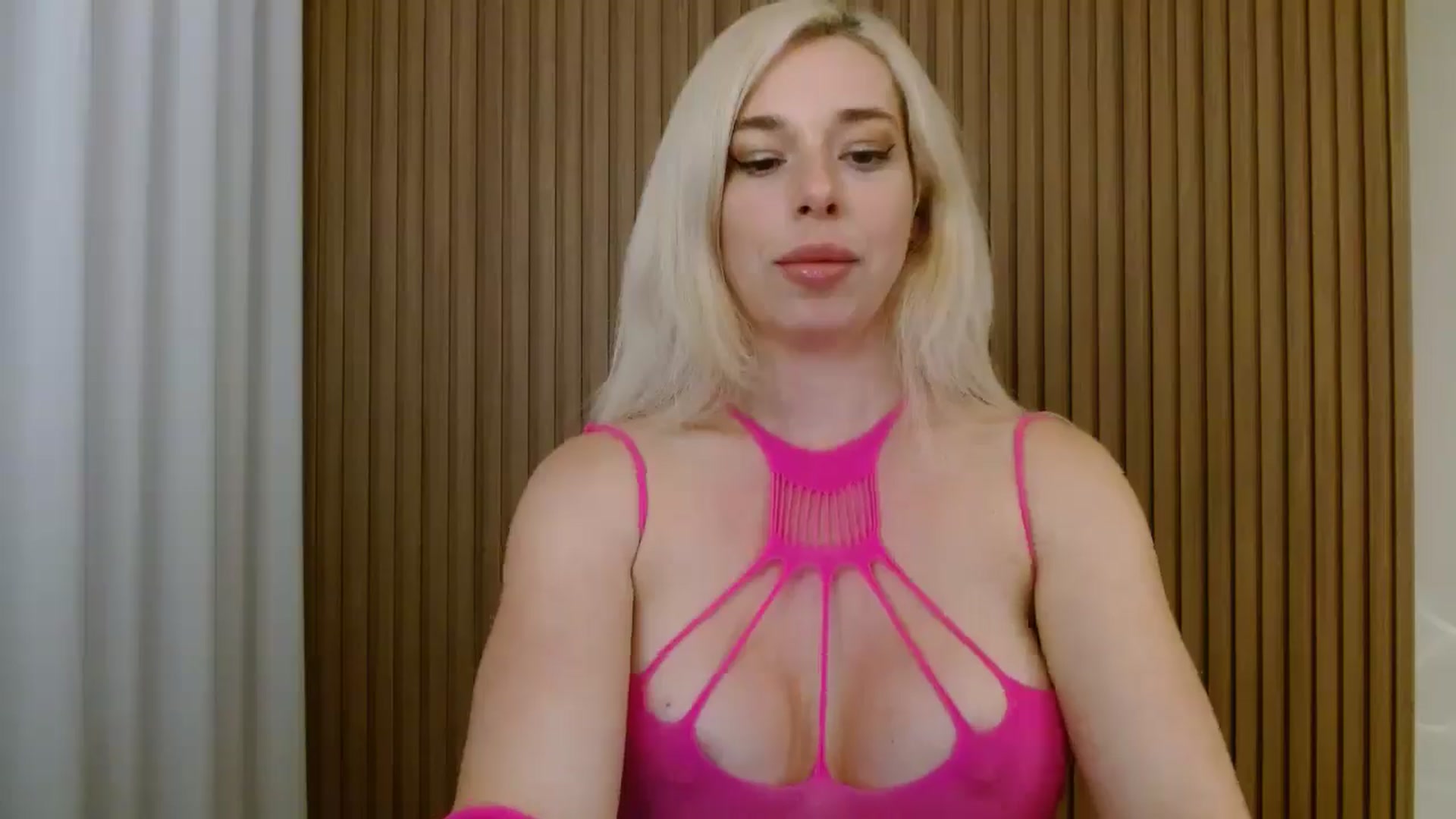 Gallery image thumbnail from Riley_Parks's myfreecams stream on, 04/10/2025, 23:55 image 10 of 20