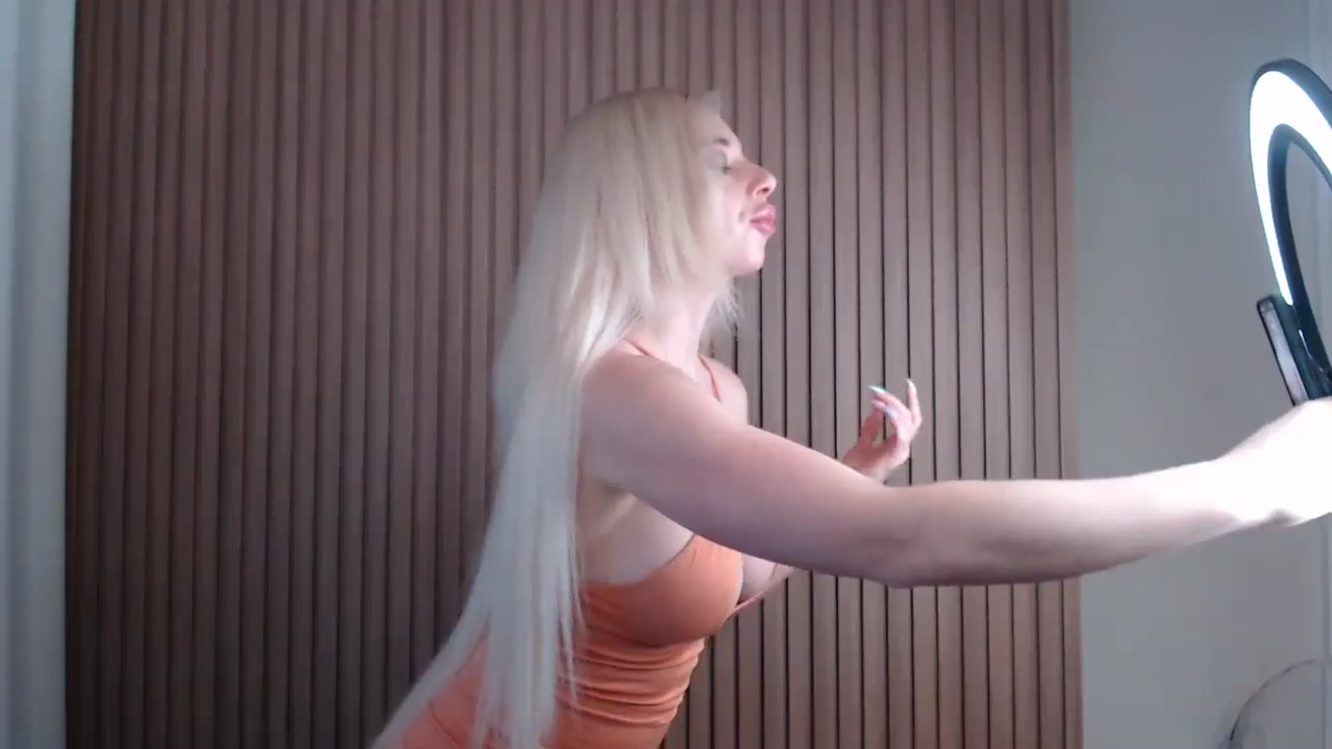 Gallery image thumbnail from Riley_Parks's myfreecams stream on, 04/14/2025, 10:44 image 17 of 20