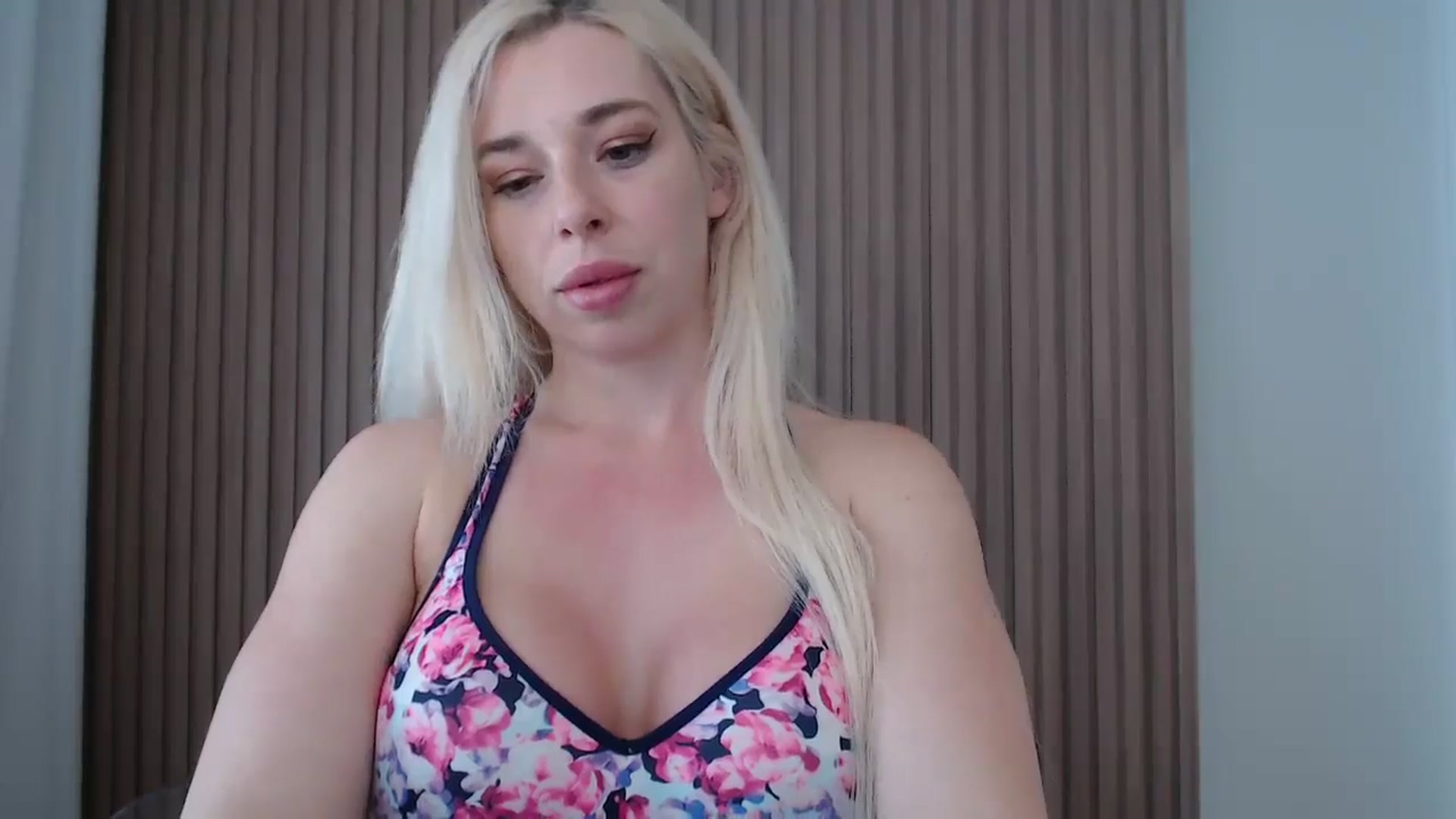 Gallery image thumbnail from Riley_Parks's myfreecams stream on, 04/14/2025, 21:55 image 8 of 20