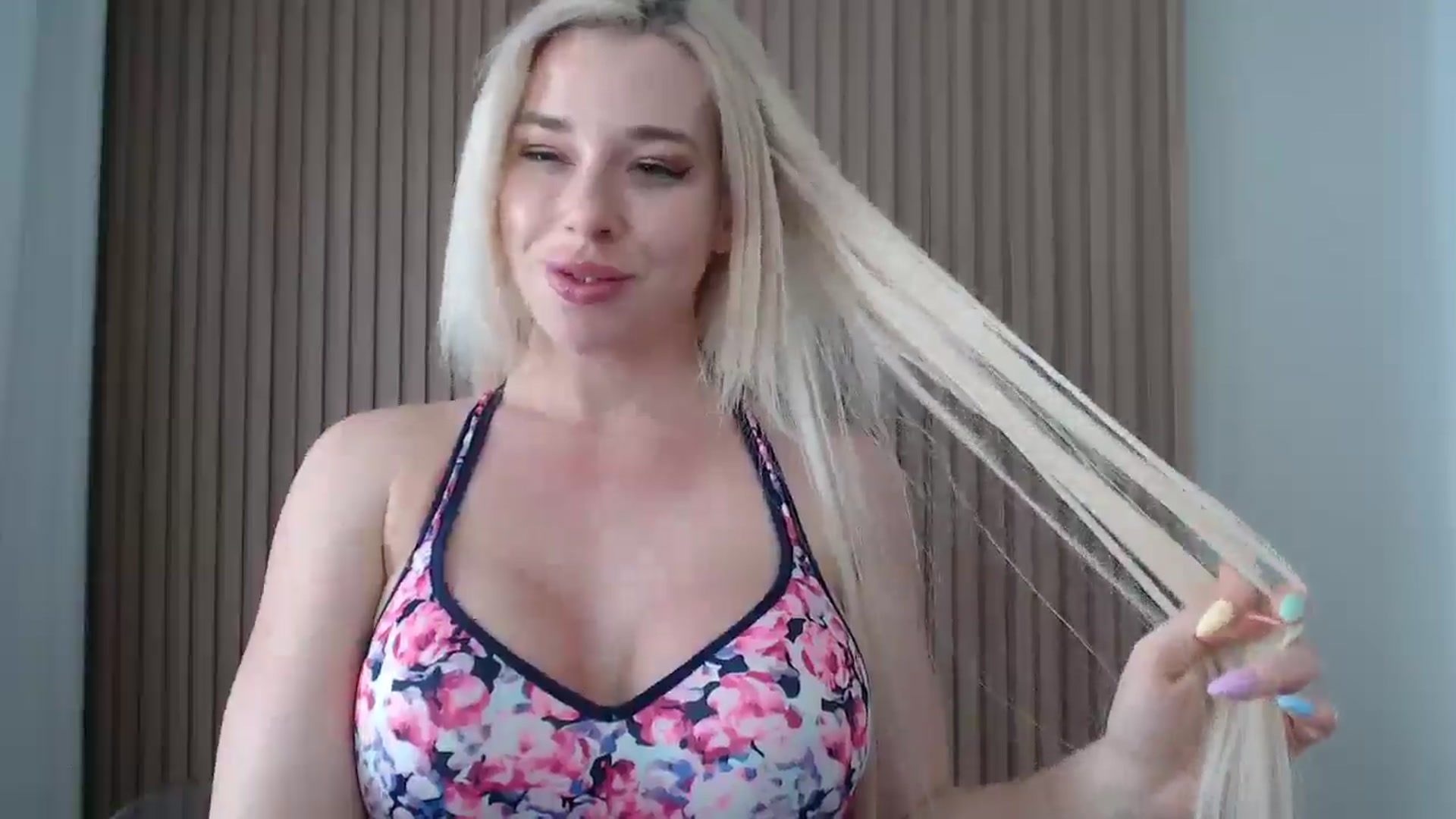 Gallery image thumbnail from Riley_Parks's myfreecams stream on, 04/14/2025, 21:55 image 5 of 20