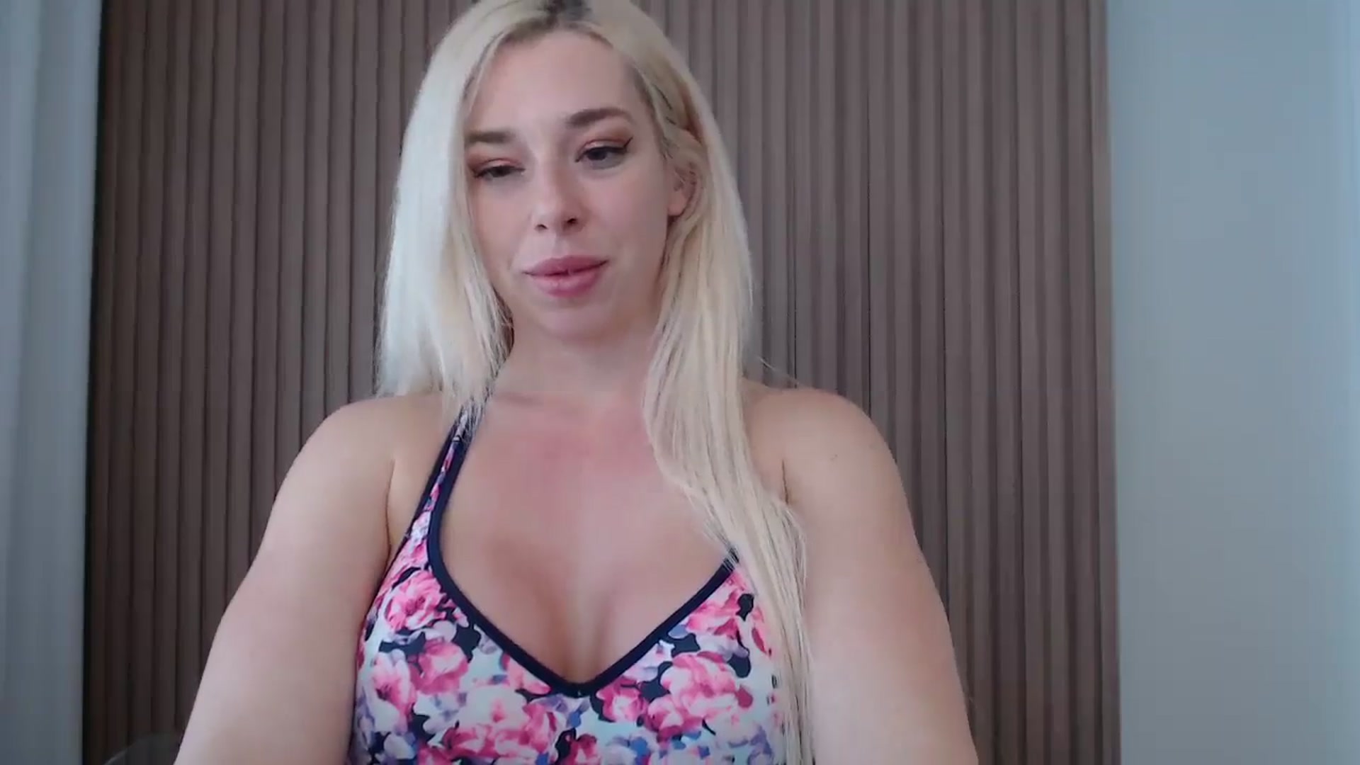 Gallery image thumbnail from Riley_Parks's myfreecams stream on, 04/14/2025, 21:55 image 10 of 20