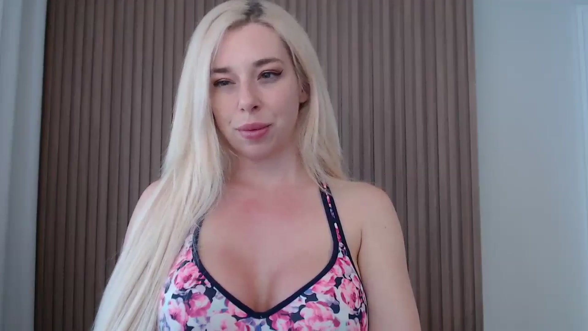 Gallery image thumbnail from Riley_Parks's myfreecams stream on, 04/14/2025, 21:55 image 16 of 20