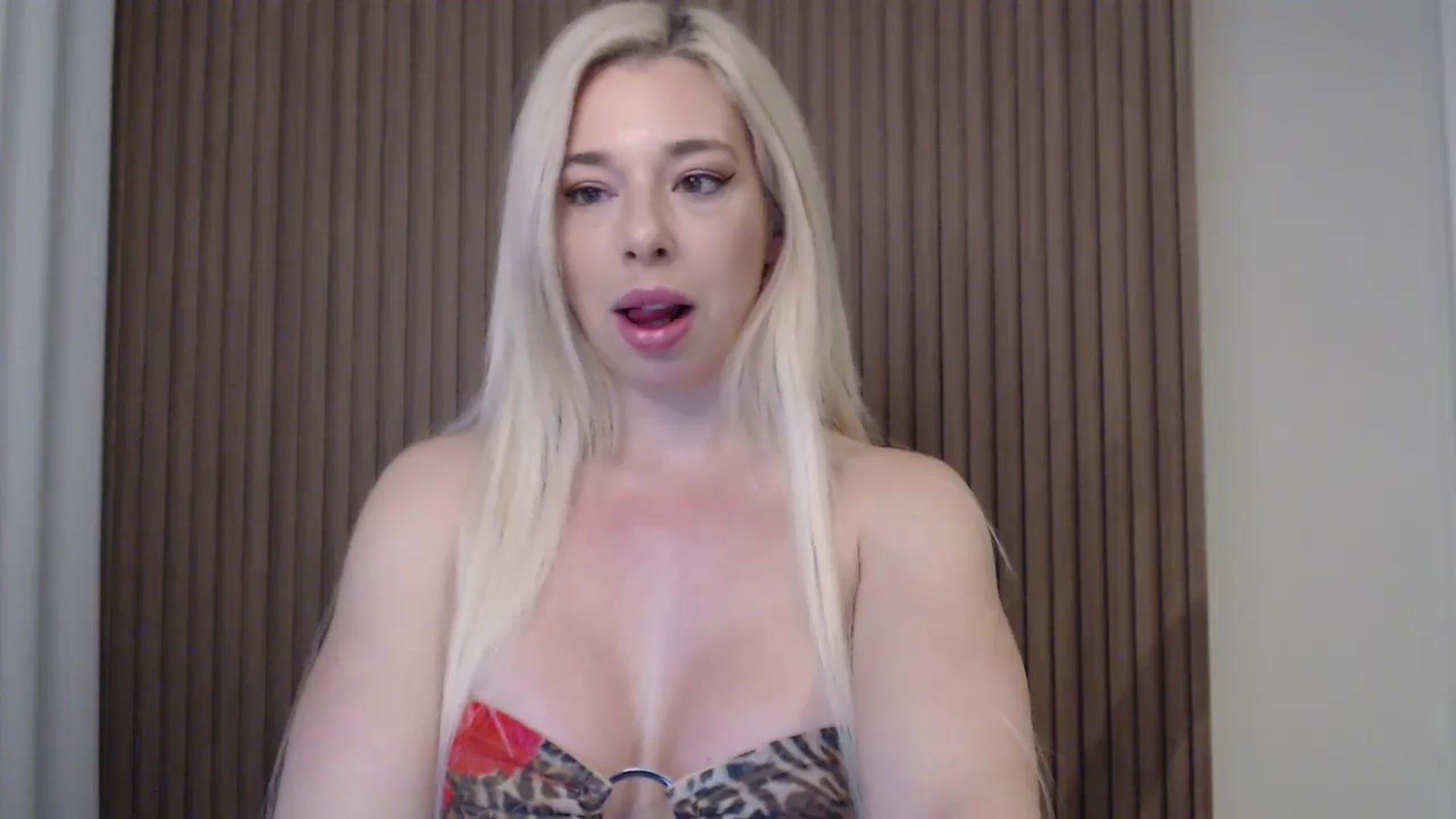 Gallery image thumbnail from Riley_Parks's myfreecams stream on, 04/16/2025, 10:42 image 7 of 20