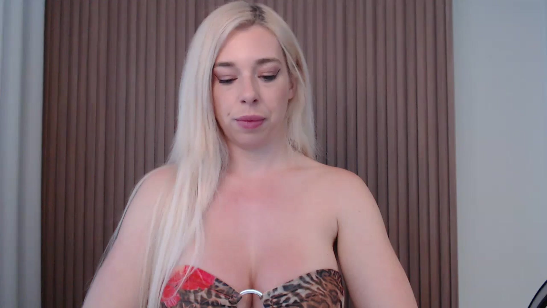 Gallery image thumbnail from Riley_Parks's myfreecams stream on, 04/16/2025, 11:38 image 19 of 20