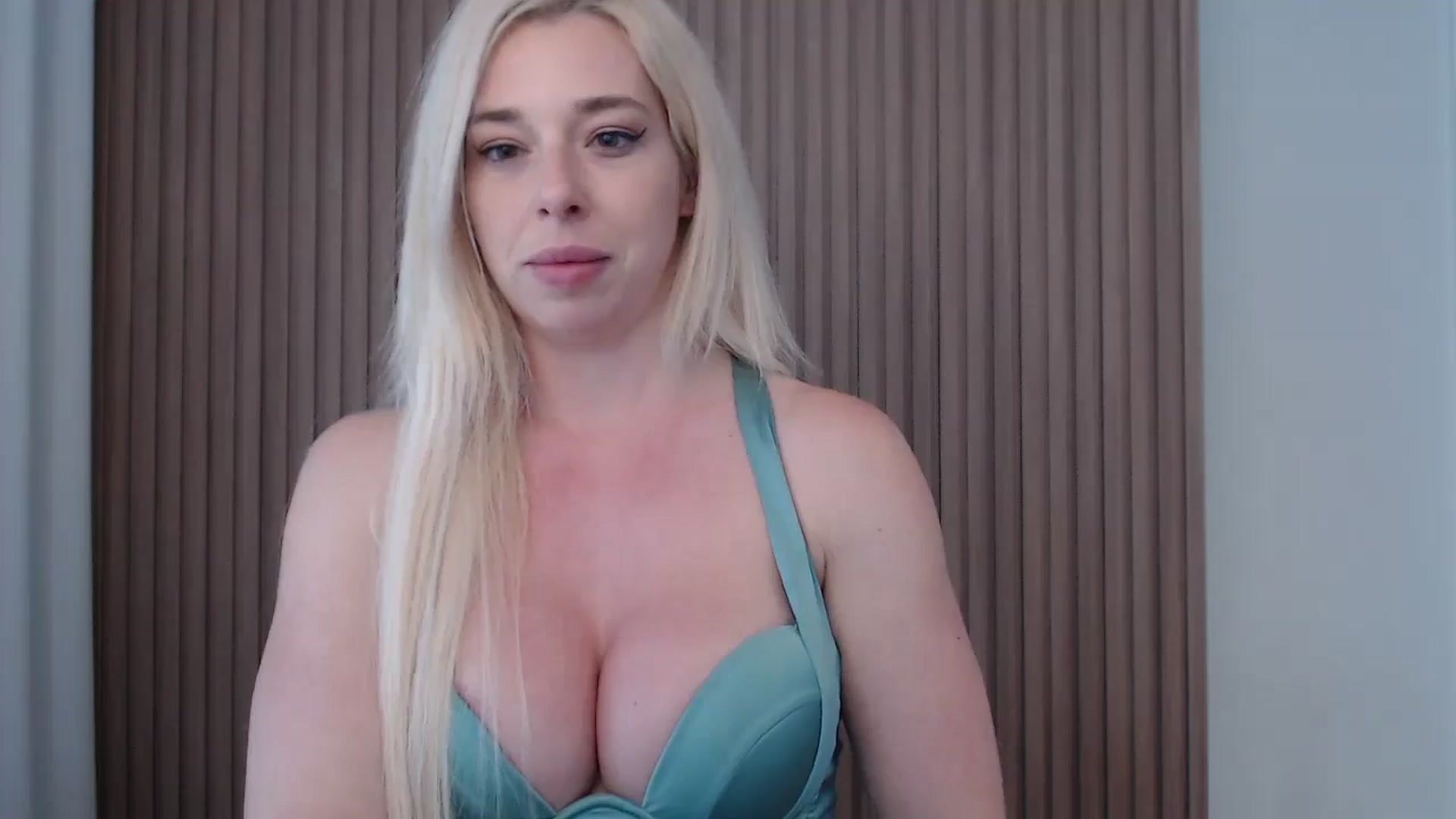 Gallery image thumbnail from Riley_Parks's myfreecams stream on, 04/16/2025, 16:57 image 14 of 20
