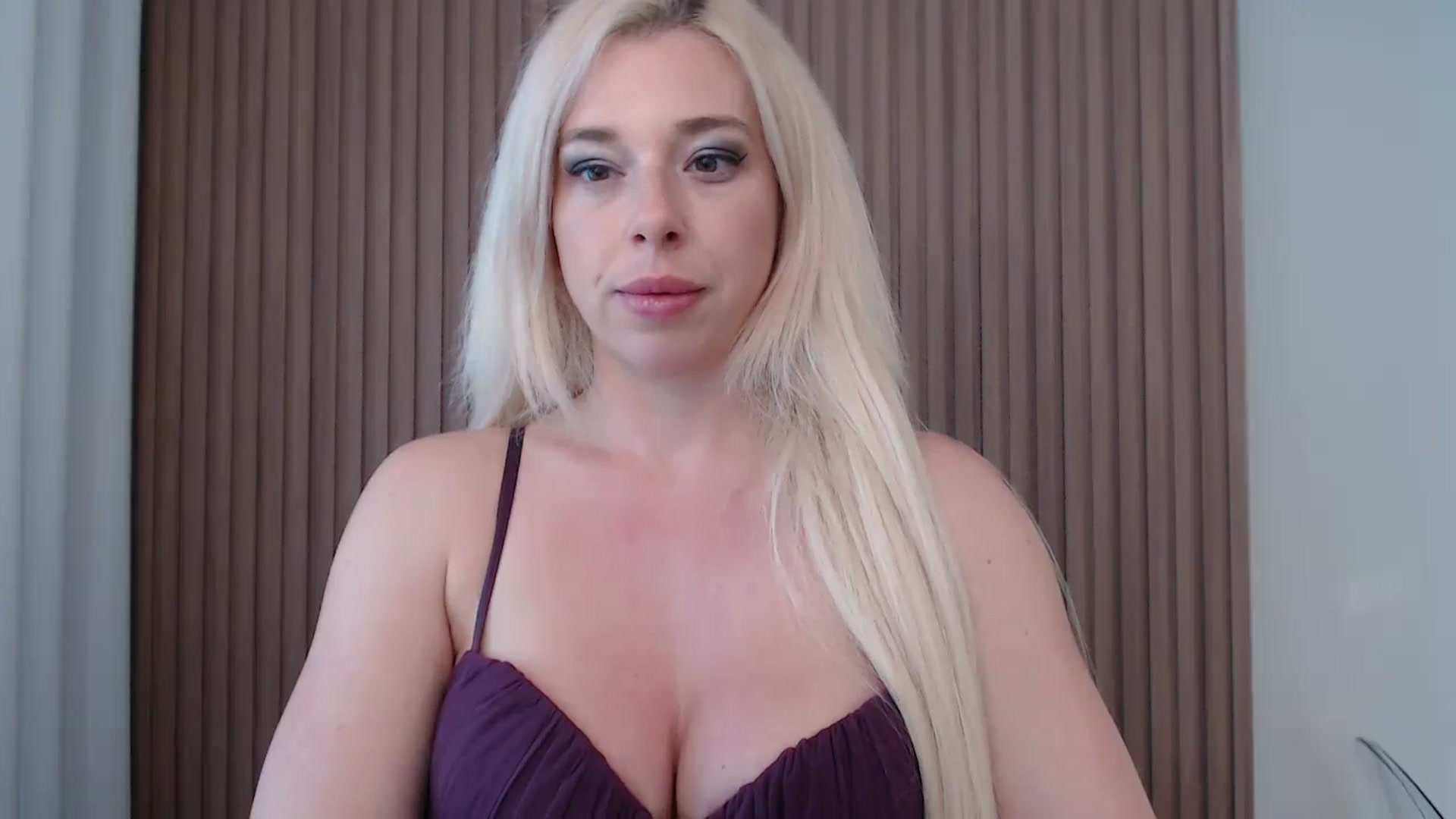 Gallery image thumbnail from Riley_Parks's myfreecams stream on, 04/19/2025, 14:49 image 13 of 20