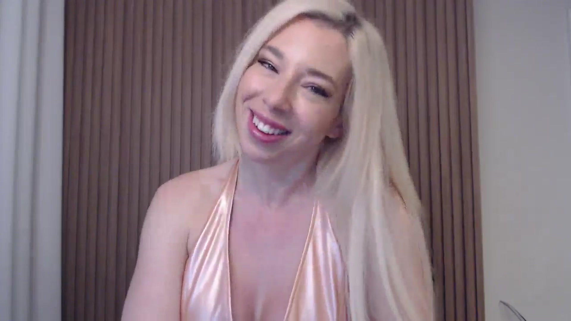 Gallery image thumbnail from Riley_Parks's myfreecams stream on, 04/20/2025, 10:31 image 12 of 20