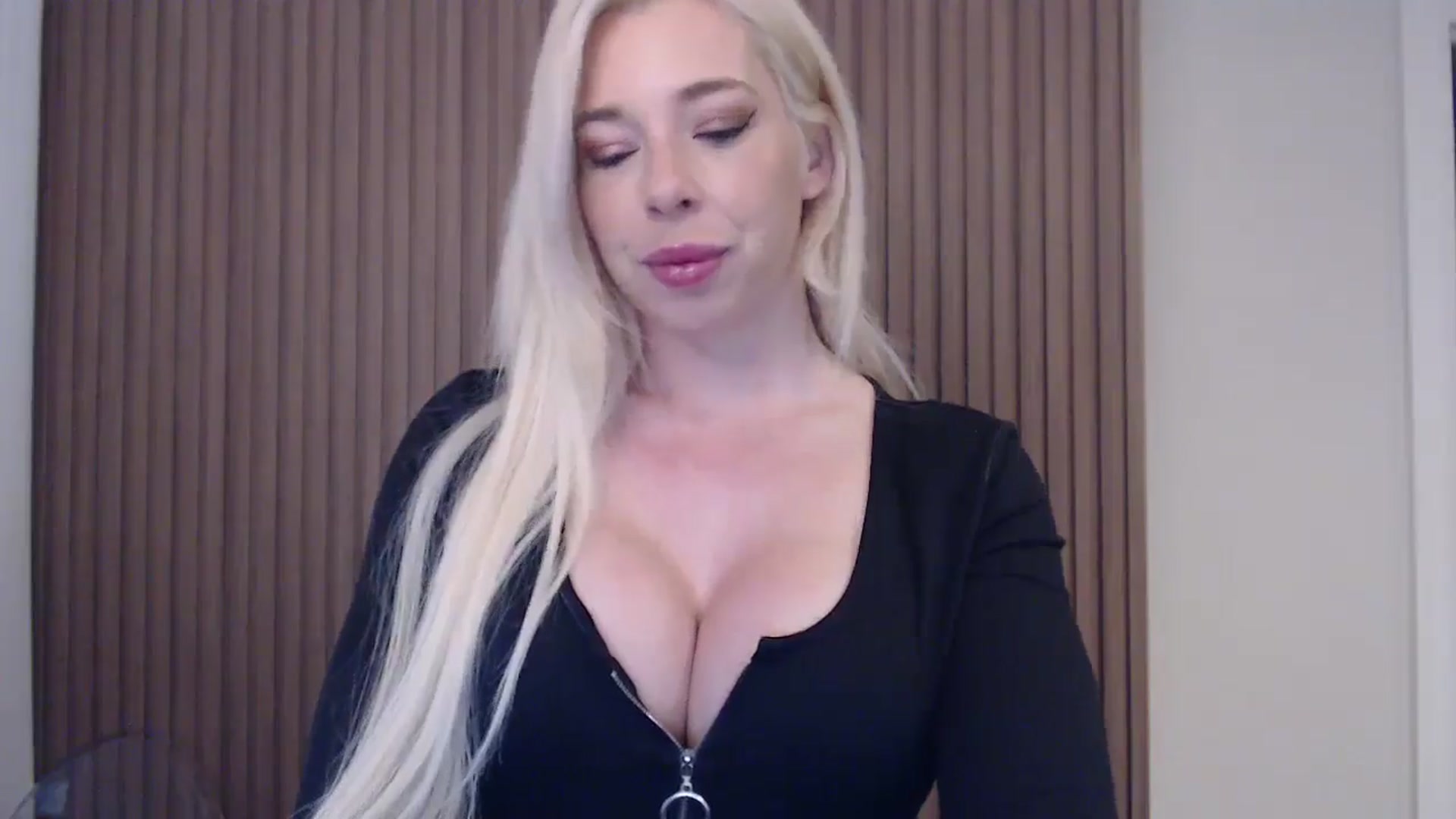Gallery image thumbnail from Riley_Parks's myfreecams stream on, 05/06/2025, 09:59 image 16 of 20