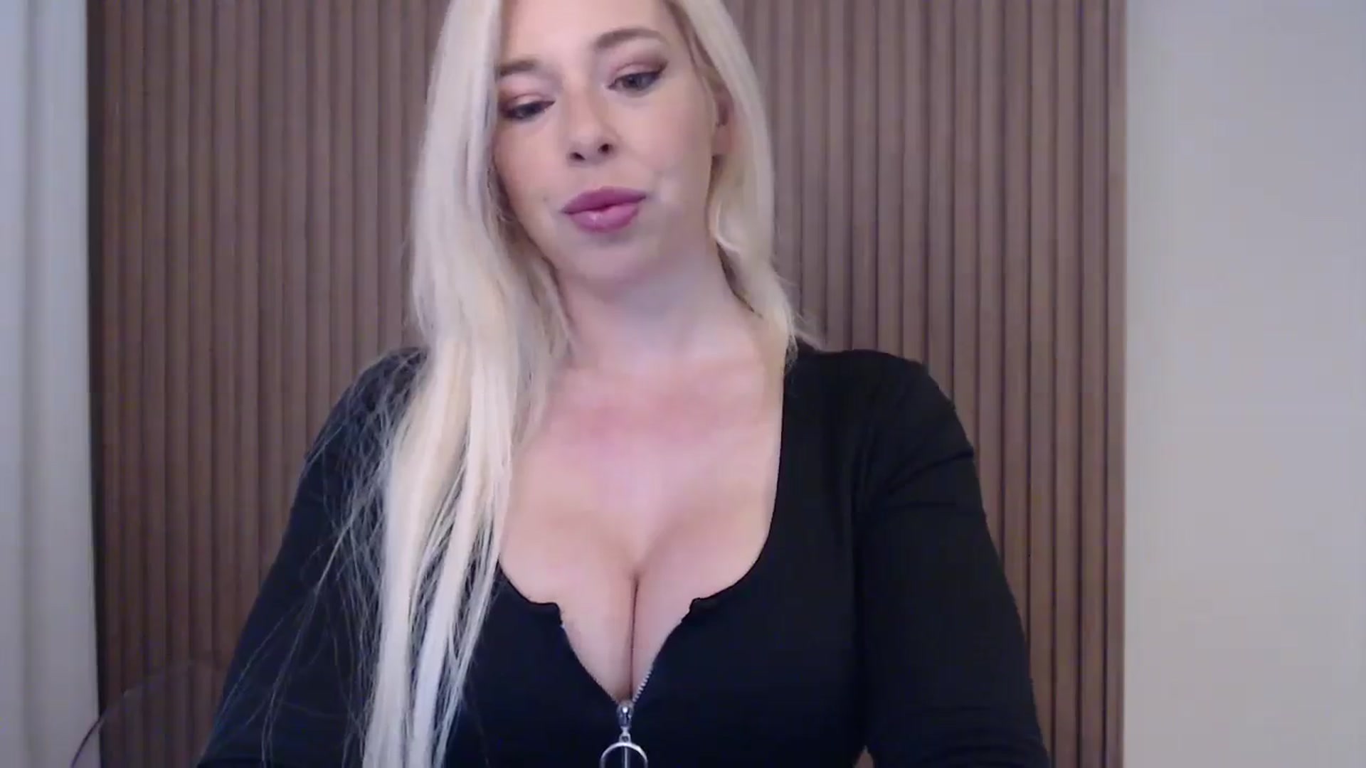 Gallery image thumbnail from Riley_Parks's myfreecams stream on, 05/06/2025, 11:12 image 5 of 20