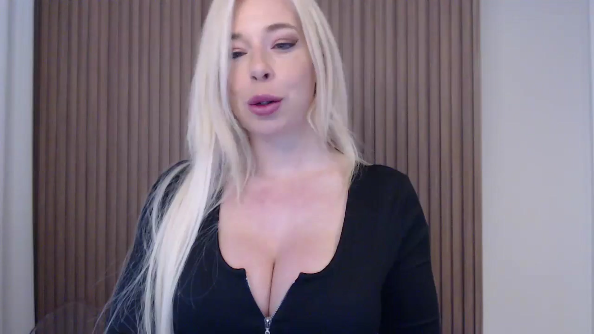 Gallery image thumbnail from Riley_Parks's myfreecams stream on, 05/06/2025, 11:12 image 8 of 20