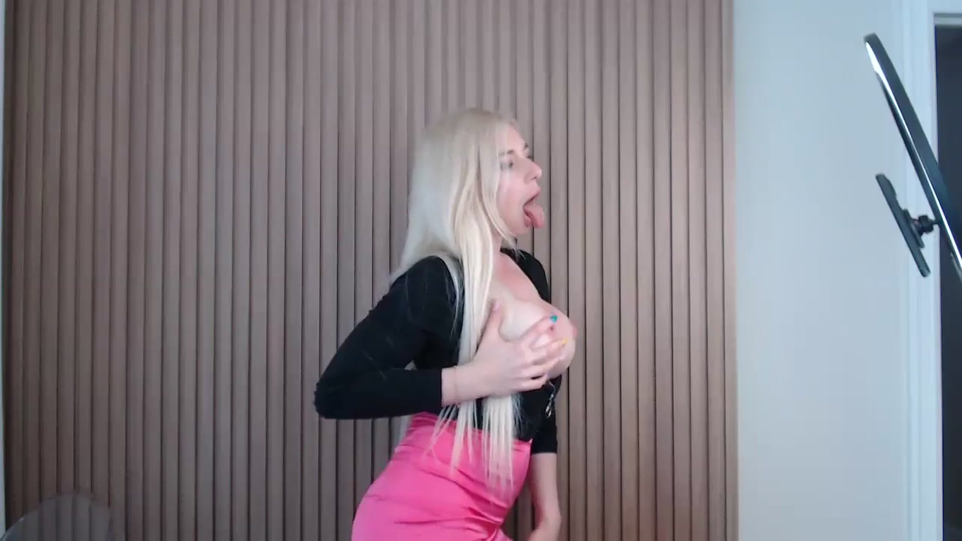 Gallery image thumbnail from Riley_Parks's myfreecams stream on, 05/06/2025, 18:17 image 16 of 20
