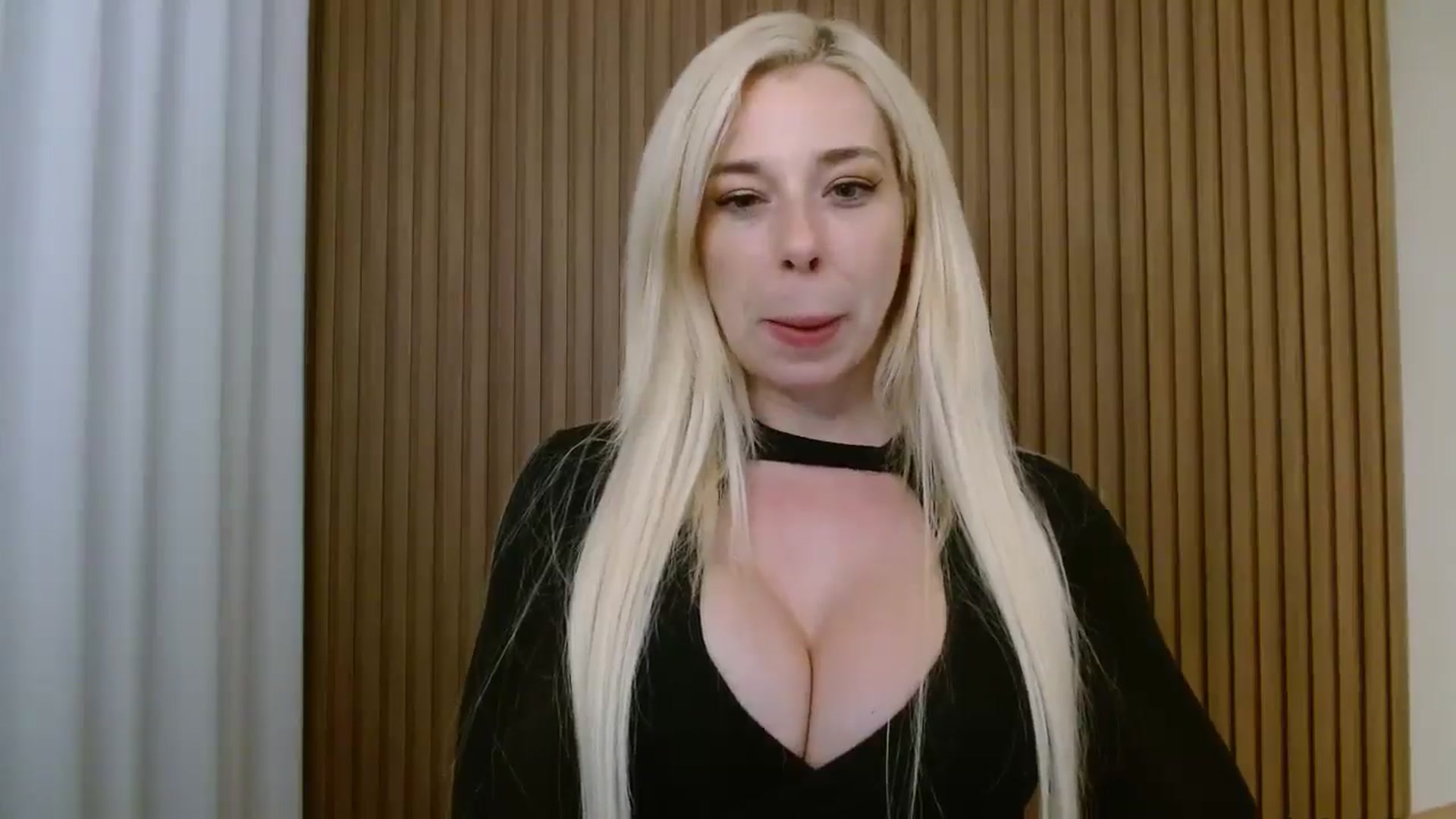 Gallery image thumbnail from Riley_Parks's myfreecams stream on, 05/16/2025, 01:43 image 14 of 20