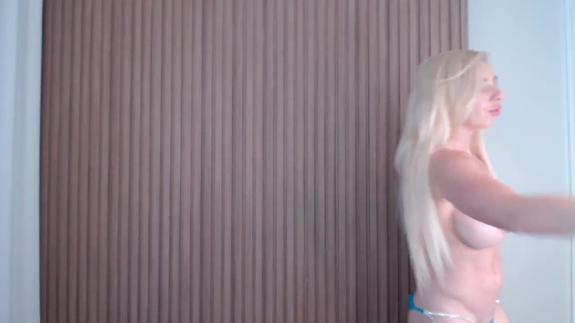 Gallery image thumbnail from Riley_Parks's myfreecams stream on, 05/17/2025, 14:53 image 10 of 20