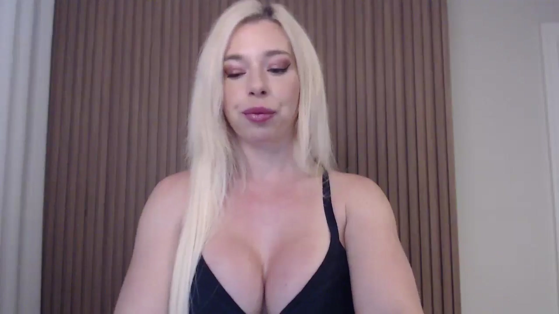 Gallery image thumbnail from Riley_Parks's myfreecams stream on, 06/01/2025, 10:29 image 3 of 20