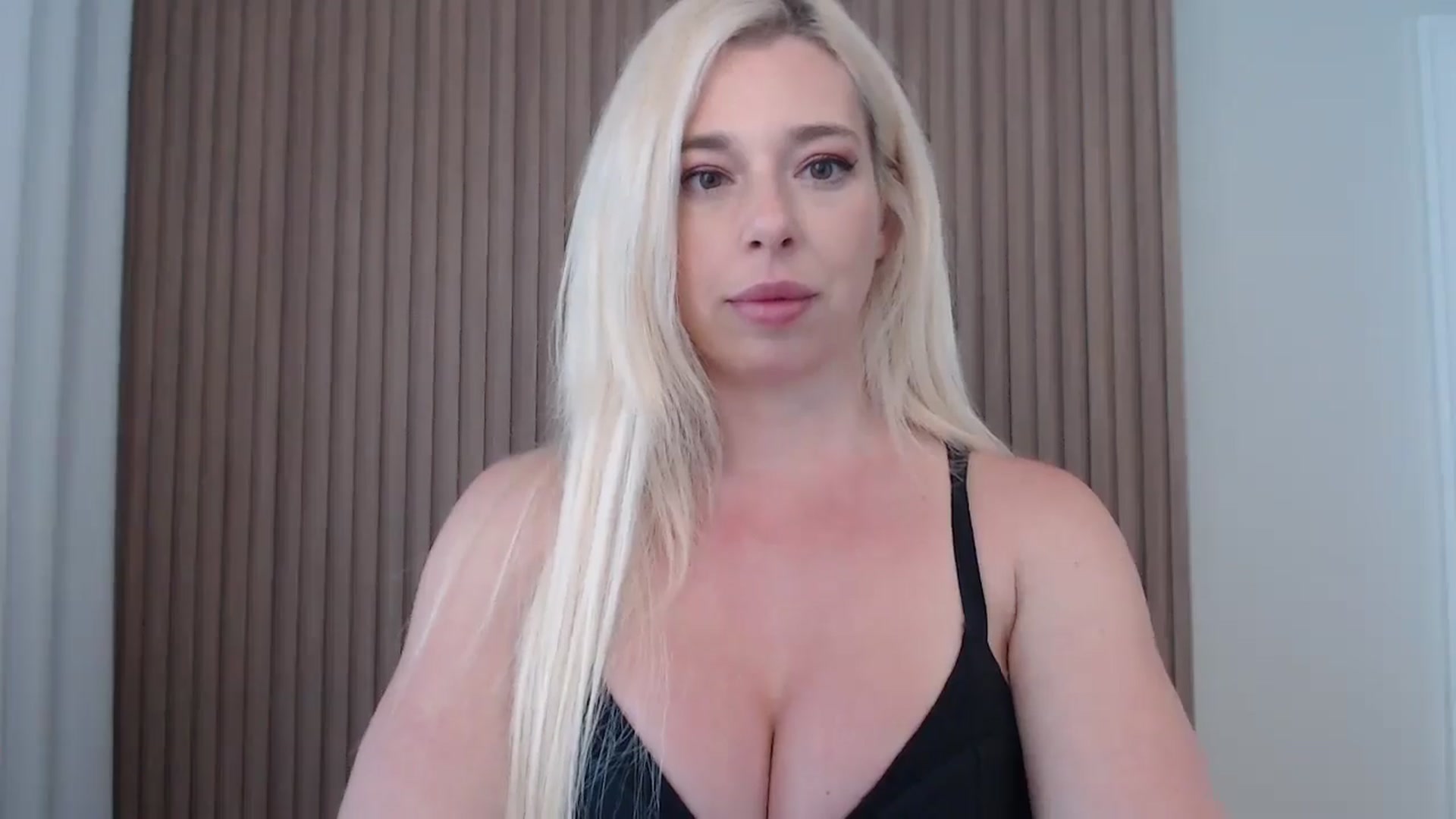 Gallery image thumbnail from Riley_Parks's myfreecams stream on, 06/01/2025, 14:41 image 18 of 20