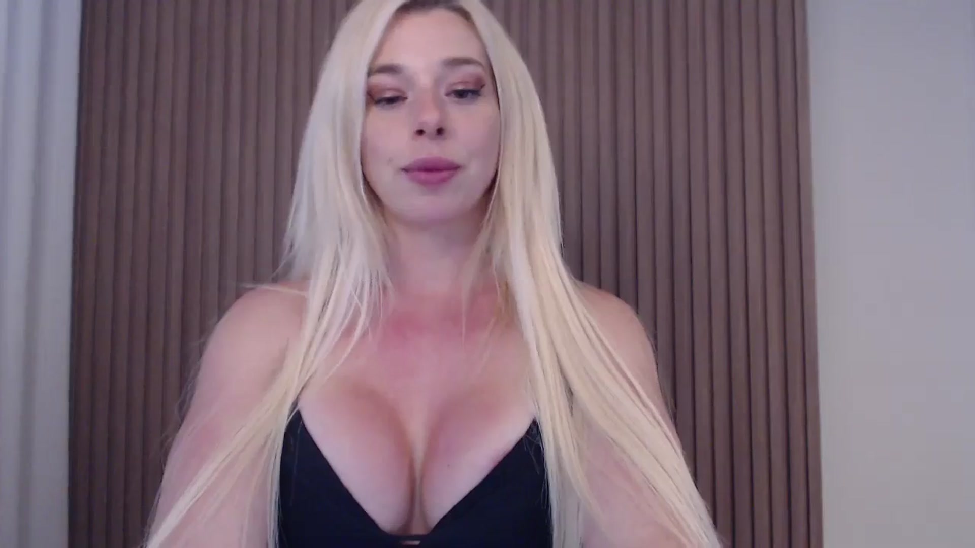 Gallery image thumbnail from Riley_Parks's myfreecams stream on, 06/02/2025, 24:08 image 16 of 20
