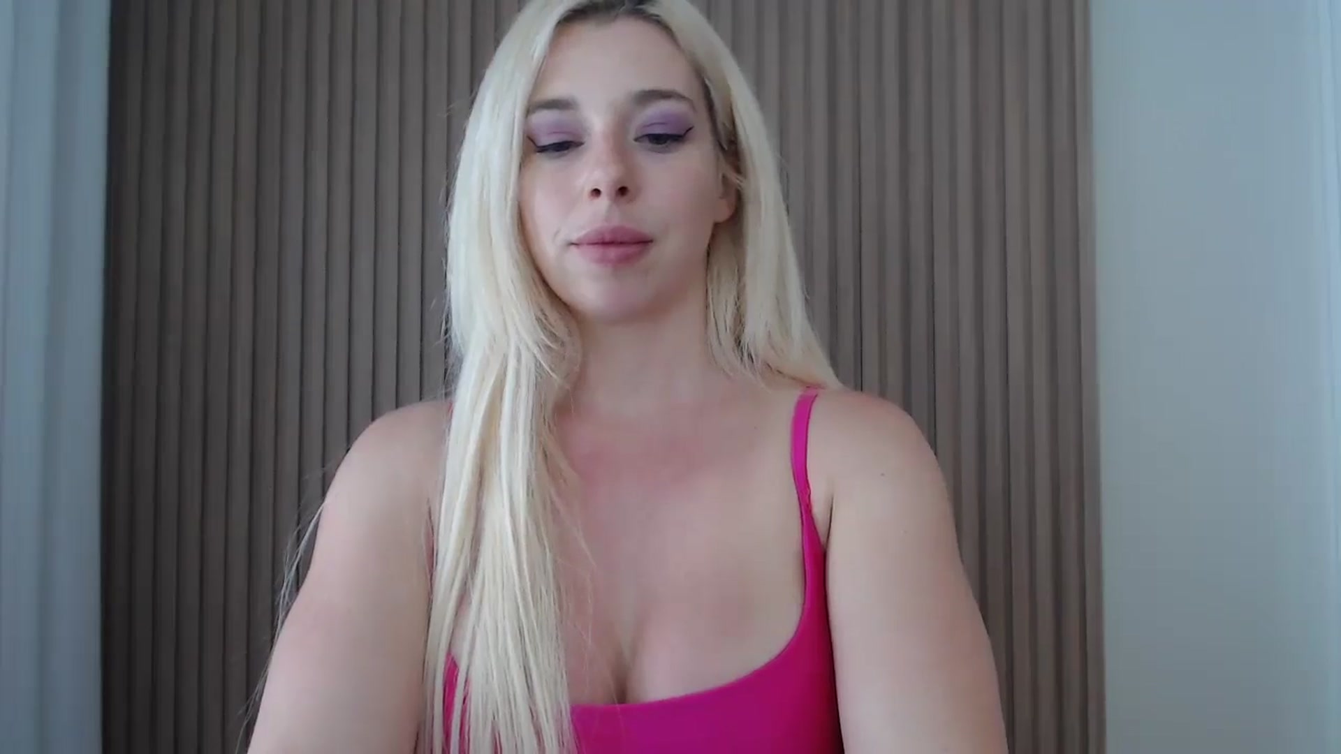 Gallery image thumbnail from Riley_Parks's myfreecams stream on, 06/02/2025, 21:18 image 8 of 20
