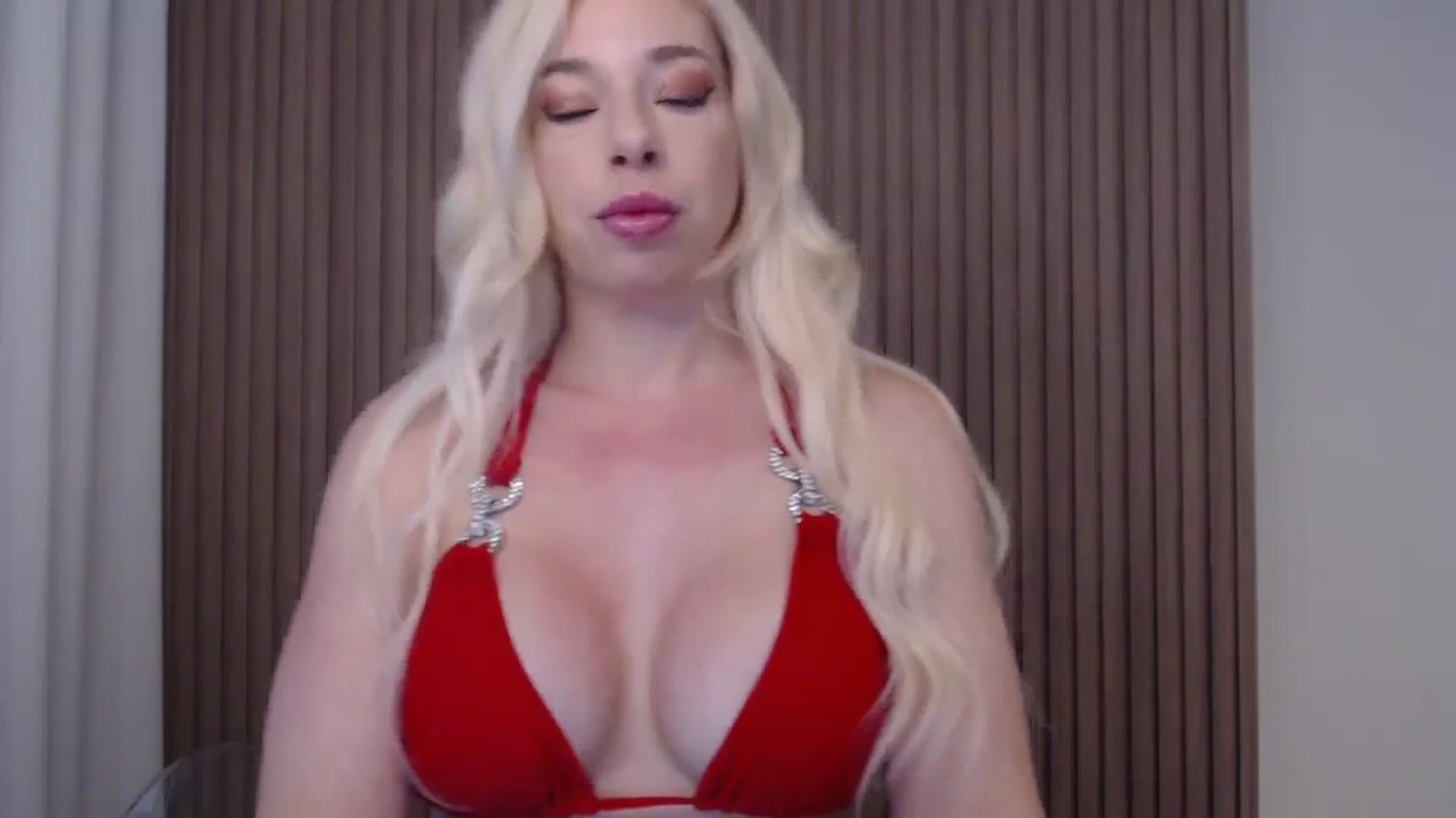 Gallery image thumbnail from Riley_Parks's myfreecams stream on, 06/10/2025, 11:46 image 2 of 20