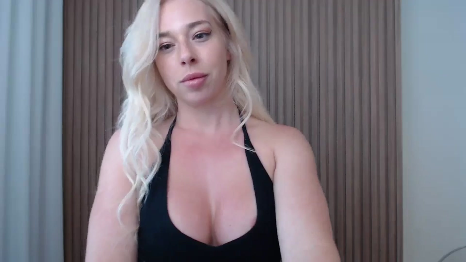 Gallery image thumbnail from Riley_Parks's myfreecams stream on, 06/11/2025, 19:45 image 10 of 20