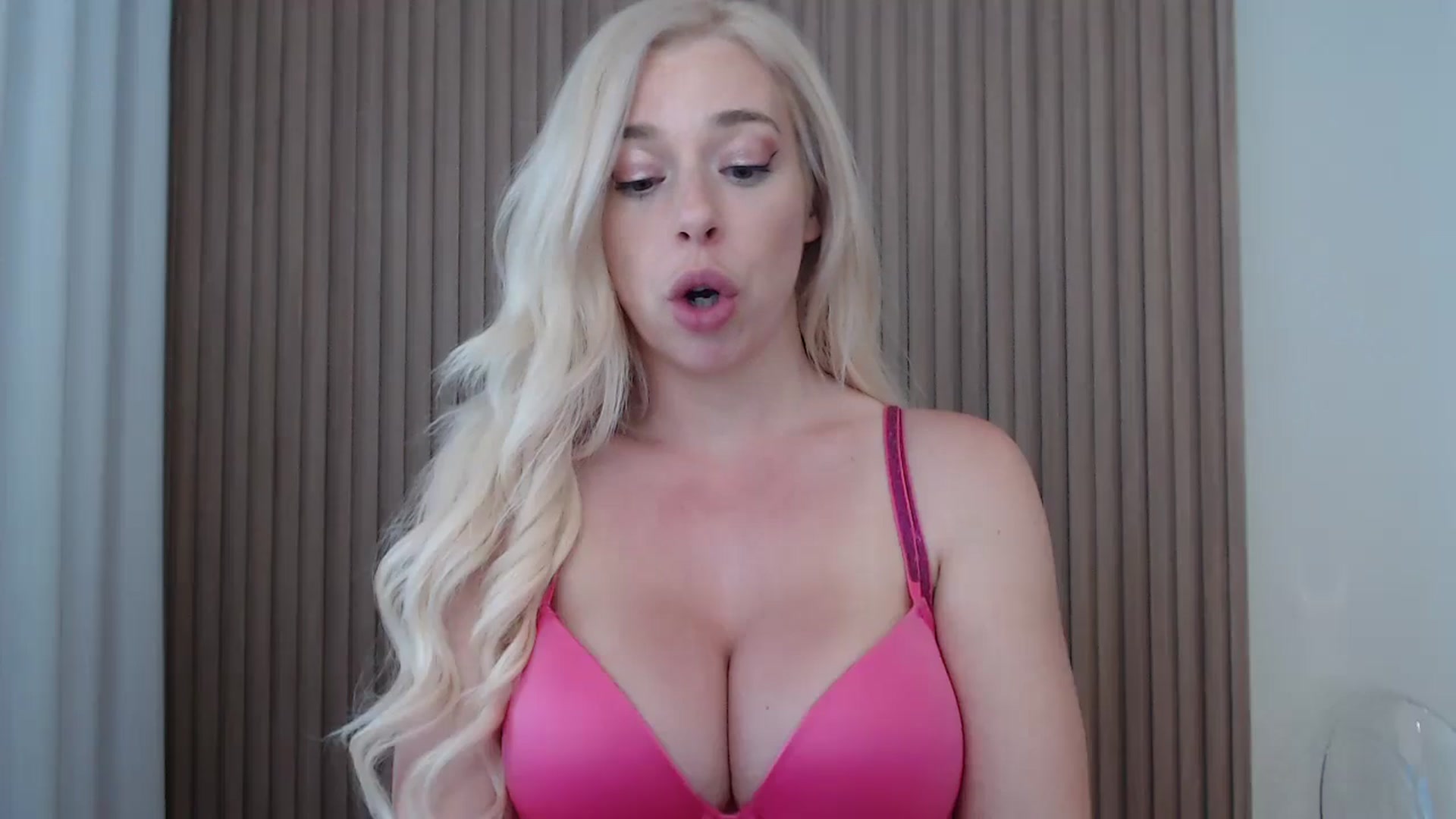 Gallery image thumbnail from Riley_Parks's myfreecams stream on, 06/12/2025, 18:54 image 12 of 20