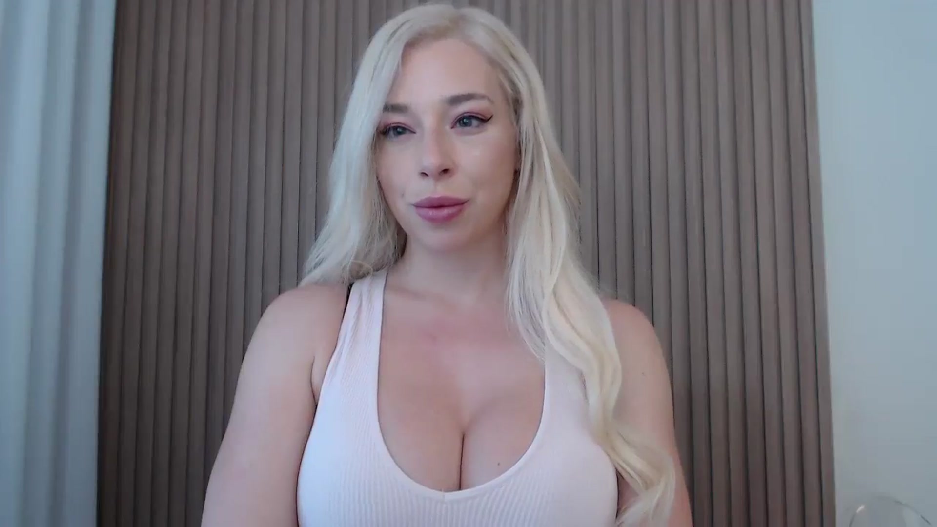Gallery image thumbnail from Riley_Parks's myfreecams stream on, 06/13/2025, 11:35 image 17 of 20