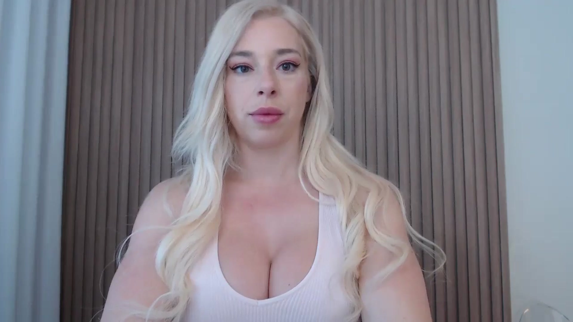 Gallery image thumbnail from Riley_Parks's myfreecams stream on, 06/13/2025, 11:35 image 3 of 20