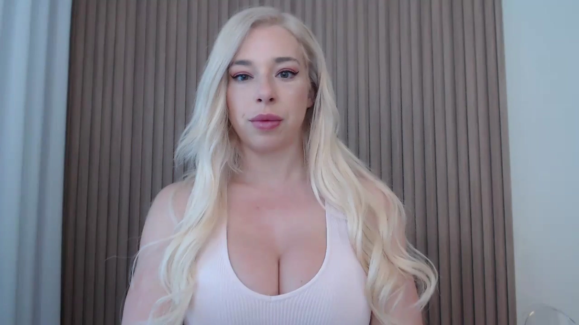 Gallery image thumbnail from Riley_Parks's myfreecams stream on, 06/13/2025, 11:35 image 4 of 20