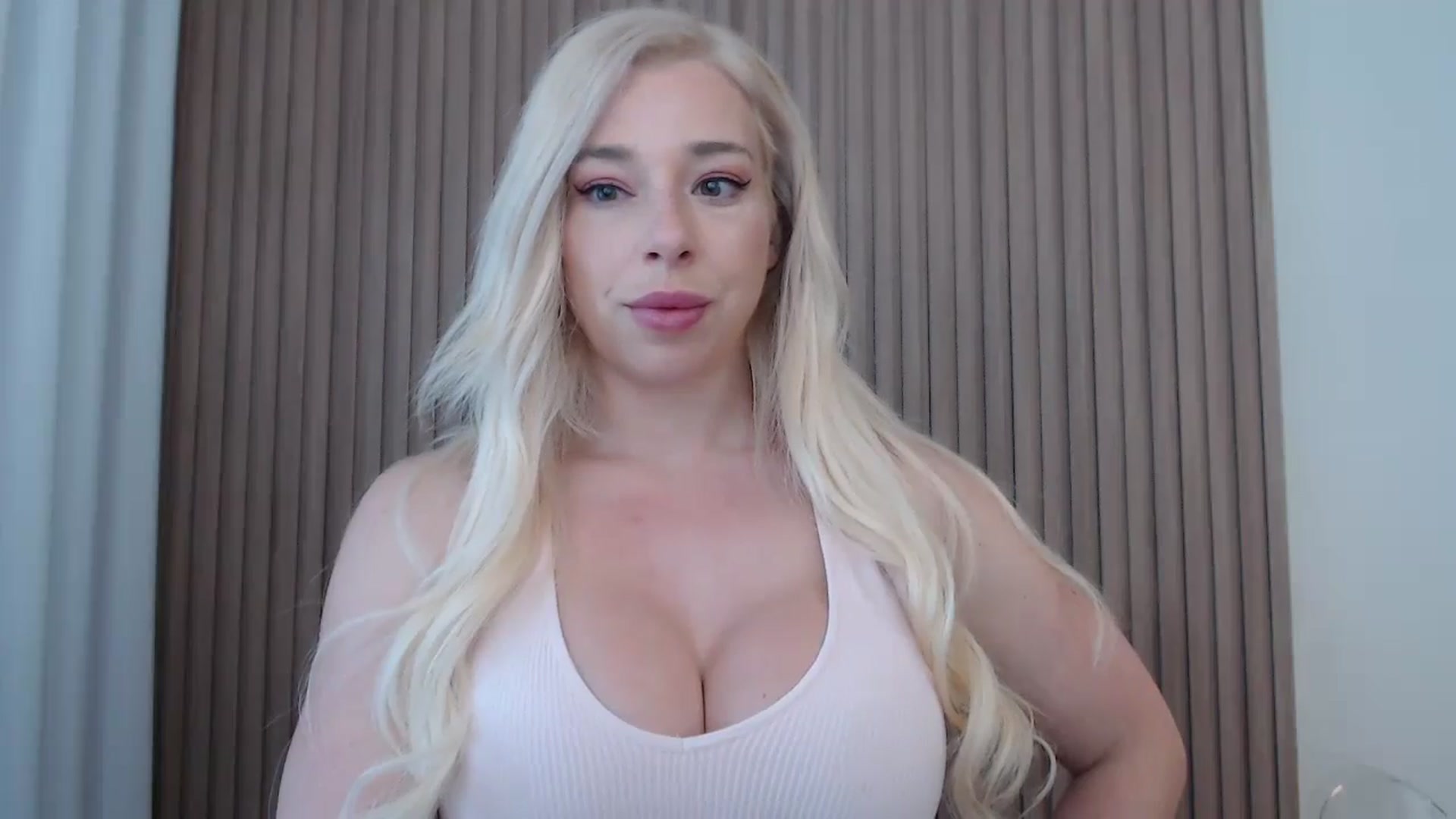 Gallery image thumbnail from Riley_Parks's myfreecams stream on, 06/13/2025, 11:35 image 5 of 20