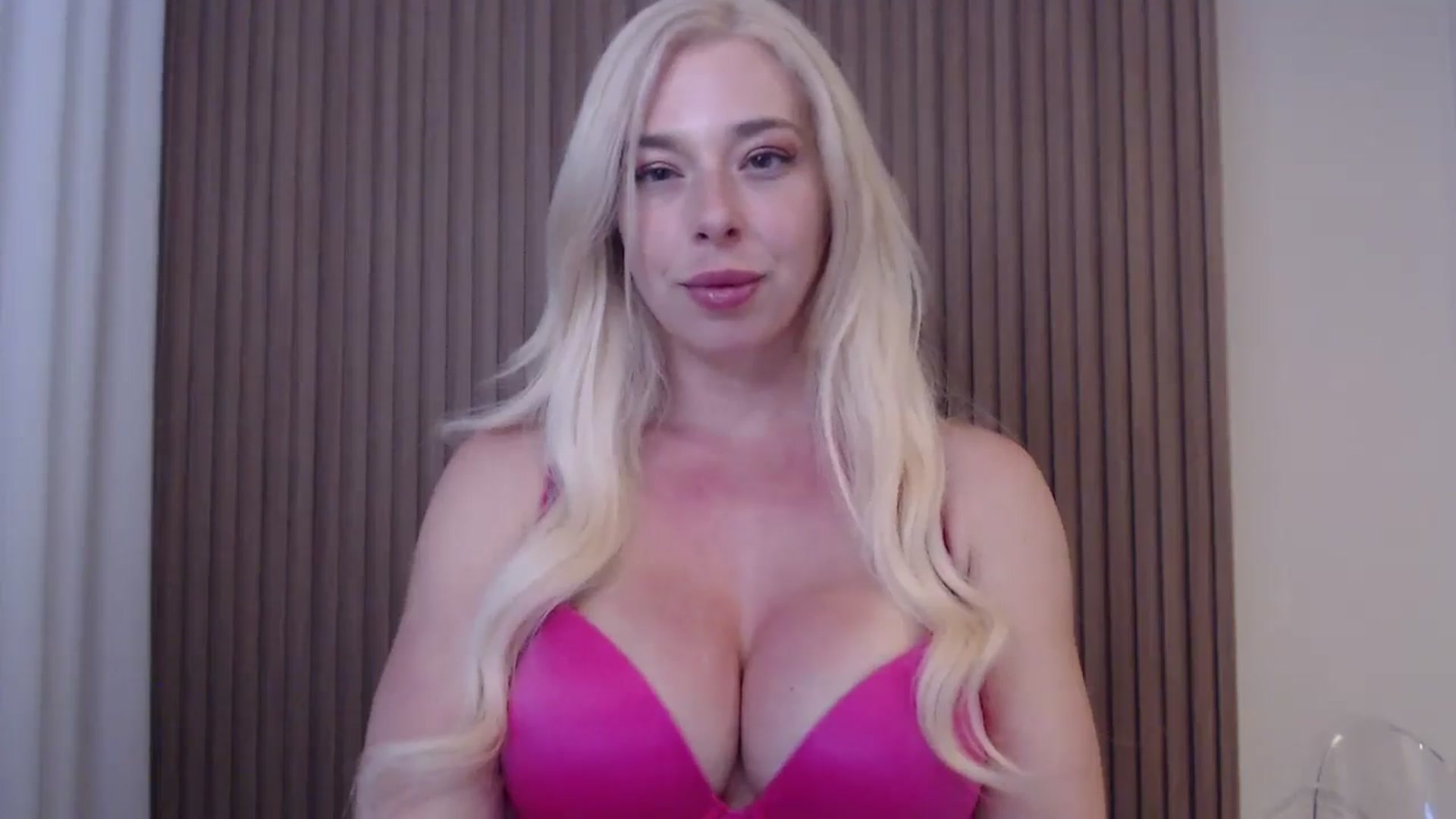 Gallery image thumbnail from Riley_Parks's myfreecams stream on, 06/15/2025, 01:22 image 3 of 20