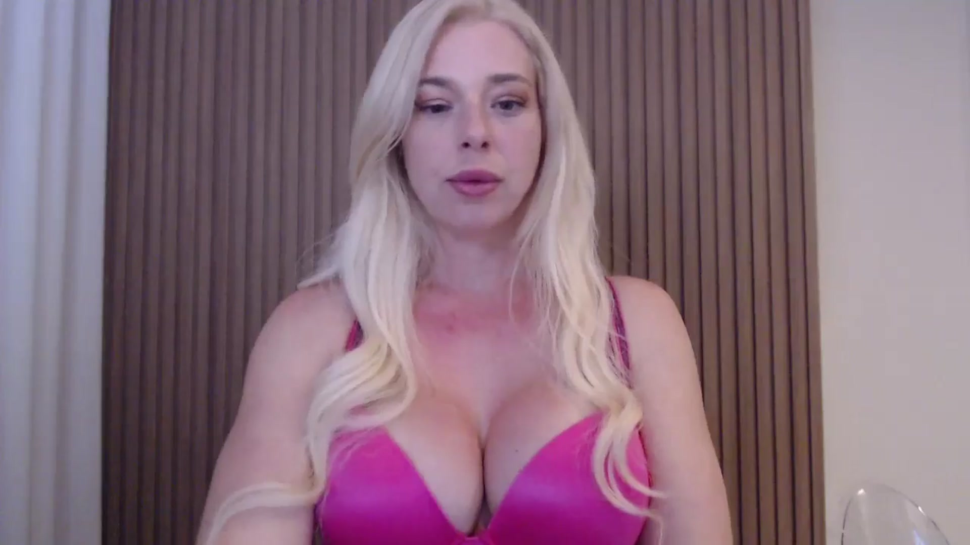 Gallery image thumbnail from Riley_Parks's myfreecams stream on, 06/15/2025, 01:46 image 15 of 20