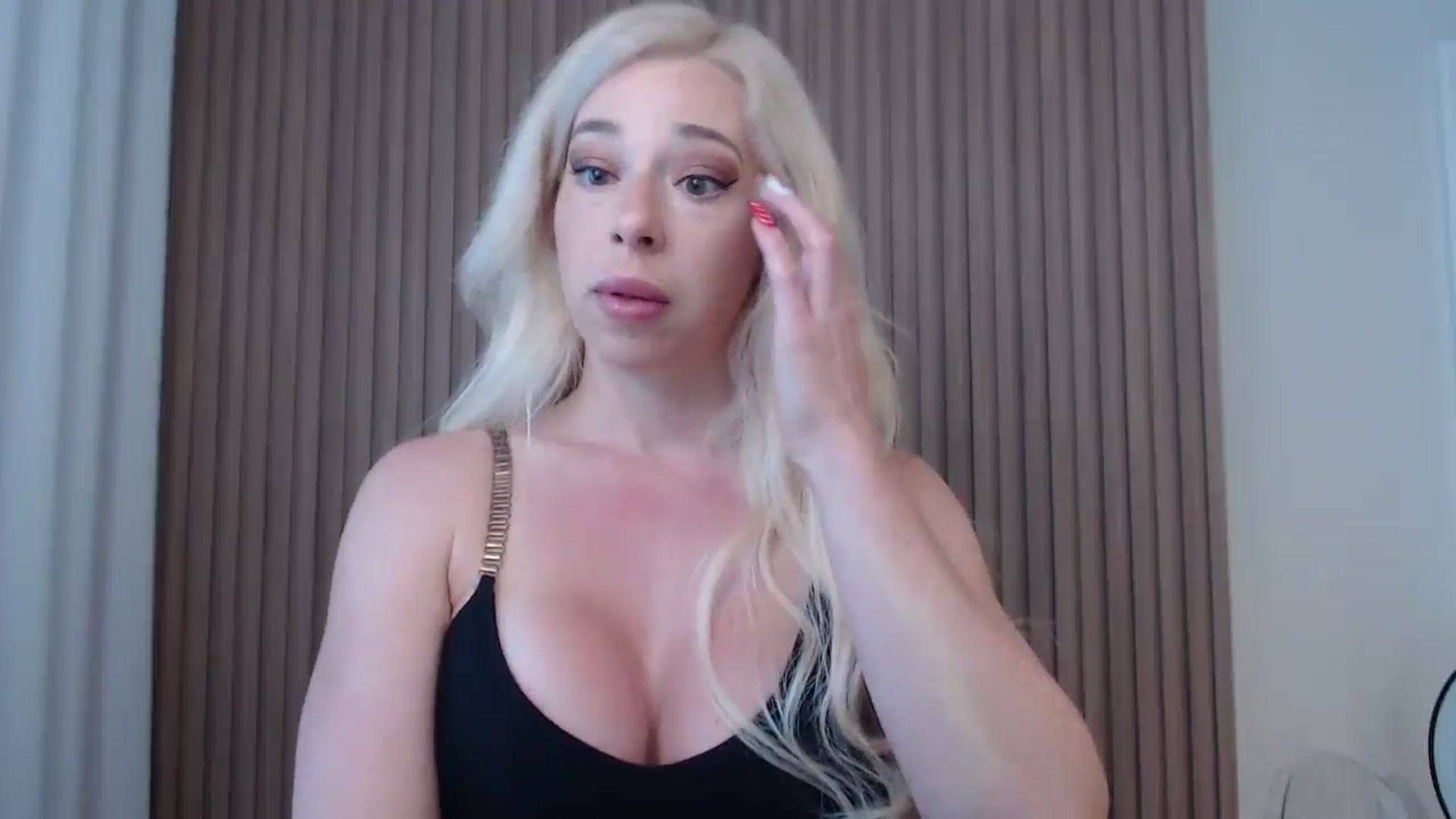 Gallery image thumbnail from Riley_Parks's myfreecams stream on, 06/16/2025, 10:42 image 8 of 20