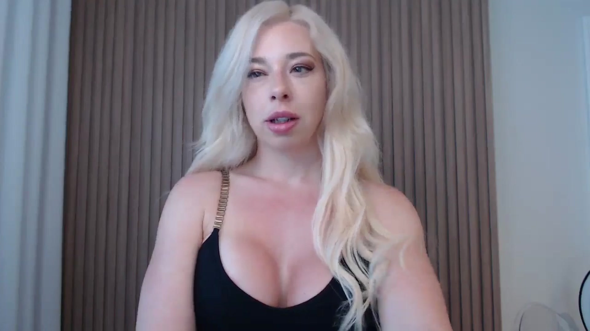 Gallery image thumbnail from Riley_Parks's myfreecams stream on, 06/16/2025, 10:42 image 14 of 20