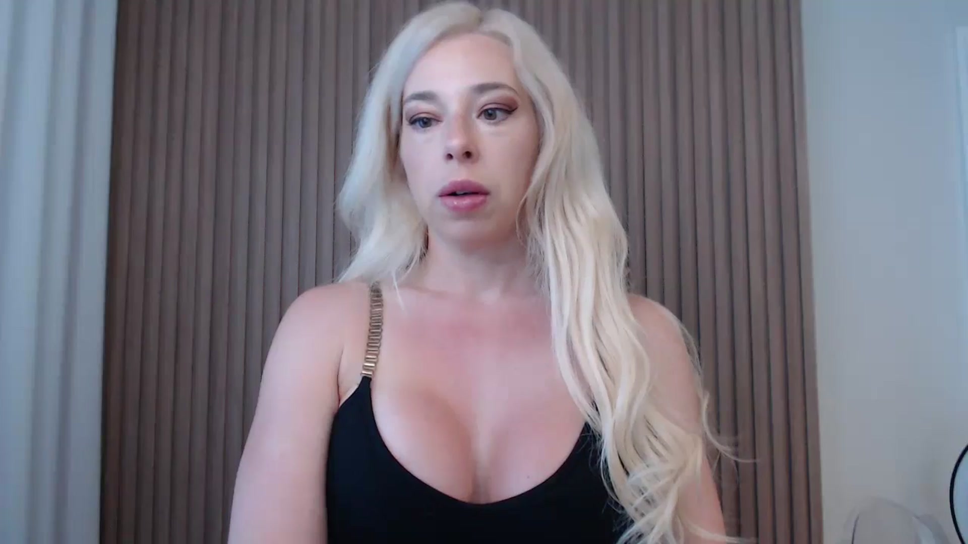 Gallery image thumbnail from Riley_Parks's myfreecams stream on, 06/16/2025, 10:42 image 9 of 20