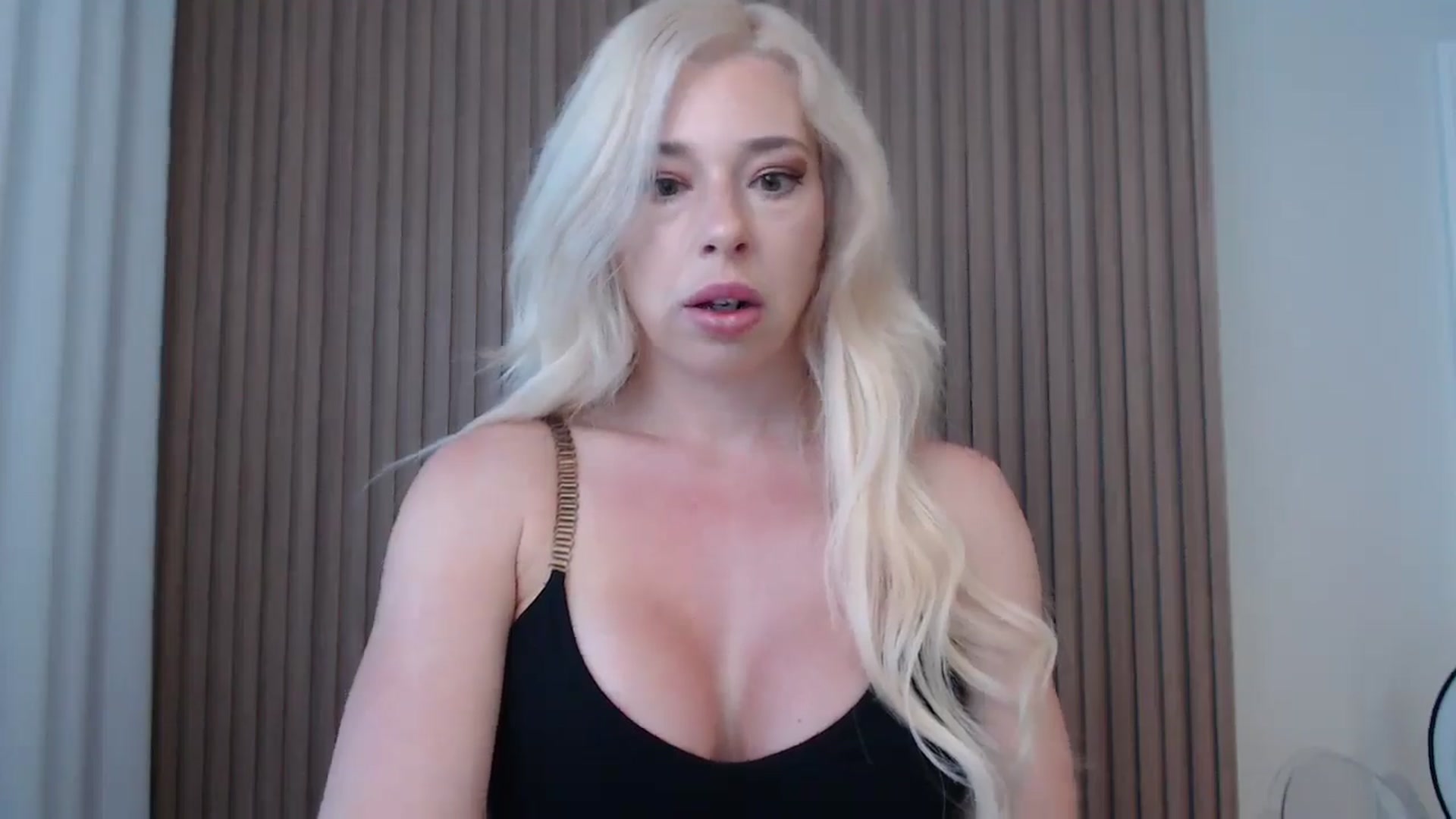 Gallery image thumbnail from Riley_Parks's myfreecams stream on, 06/16/2025, 10:42 image 15 of 20