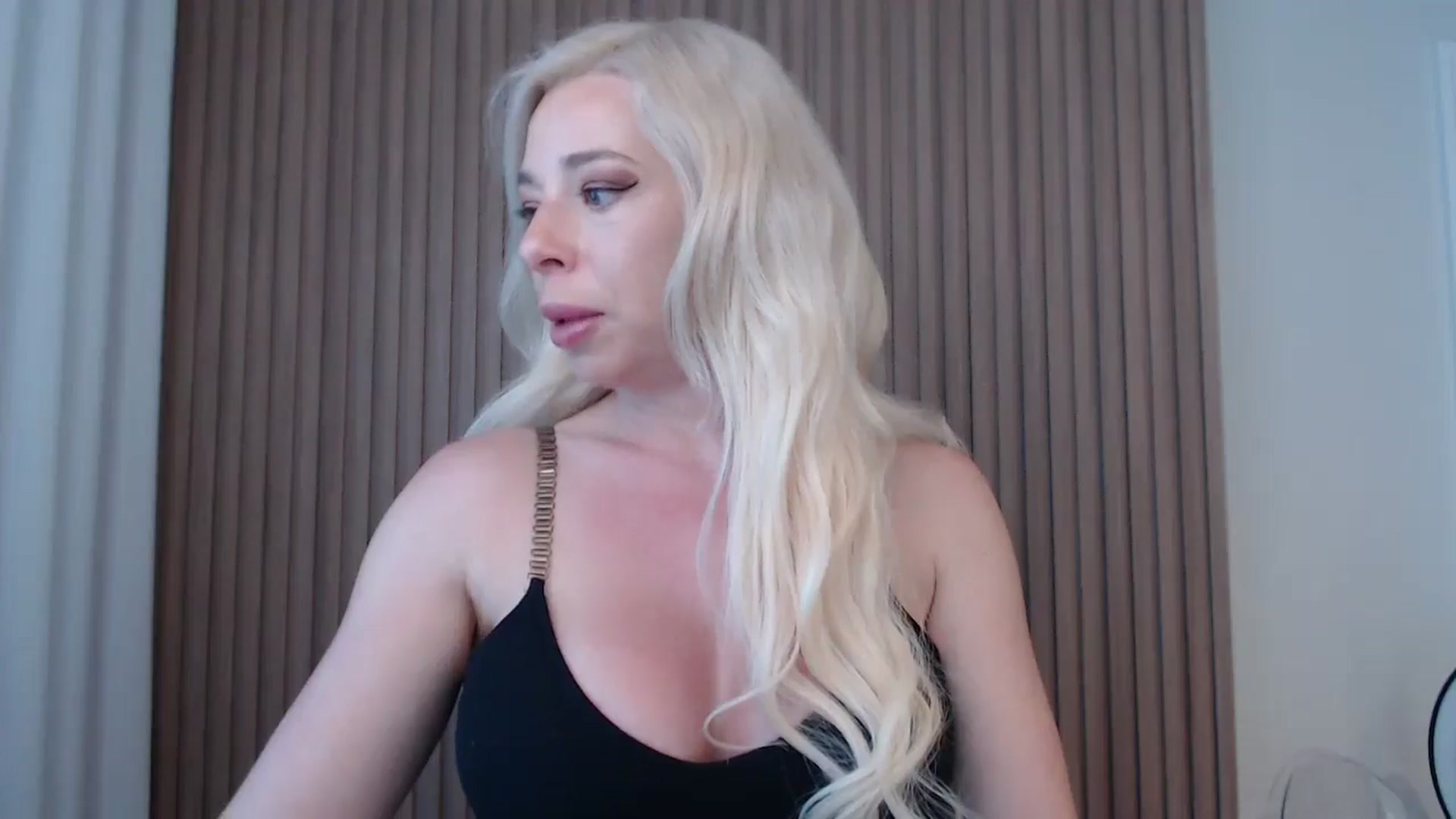 Gallery image thumbnail from Riley_Parks's myfreecams stream on, 06/16/2025, 10:42 image 11 of 20