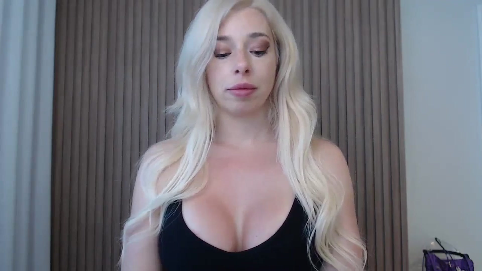 Gallery image thumbnail from Riley_Parks's myfreecams stream on, 06/16/2025, 11:47 image 10 of 20