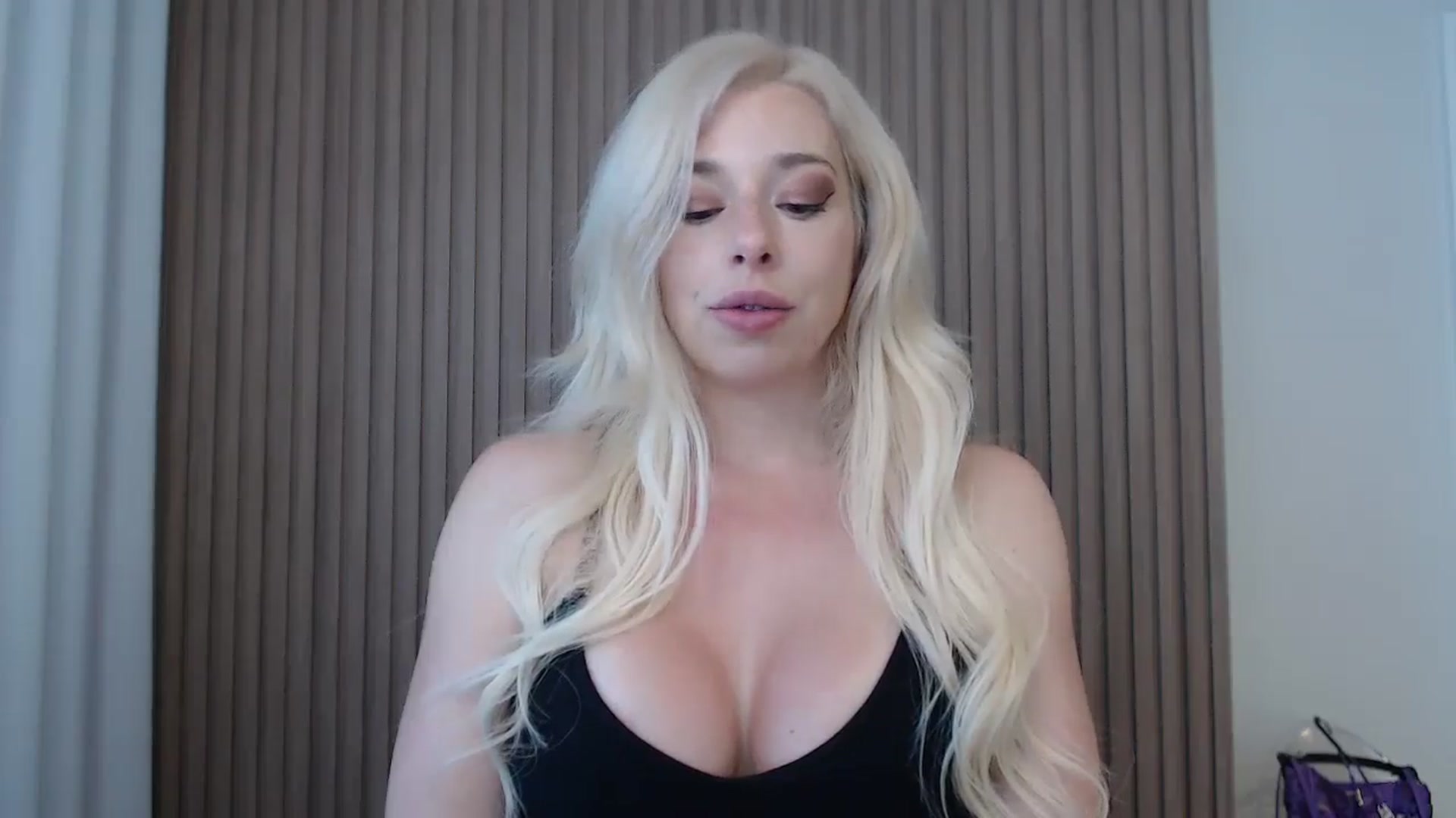 Gallery image thumbnail from Riley_Parks's myfreecams stream on, 06/16/2025, 11:47 image 14 of 20