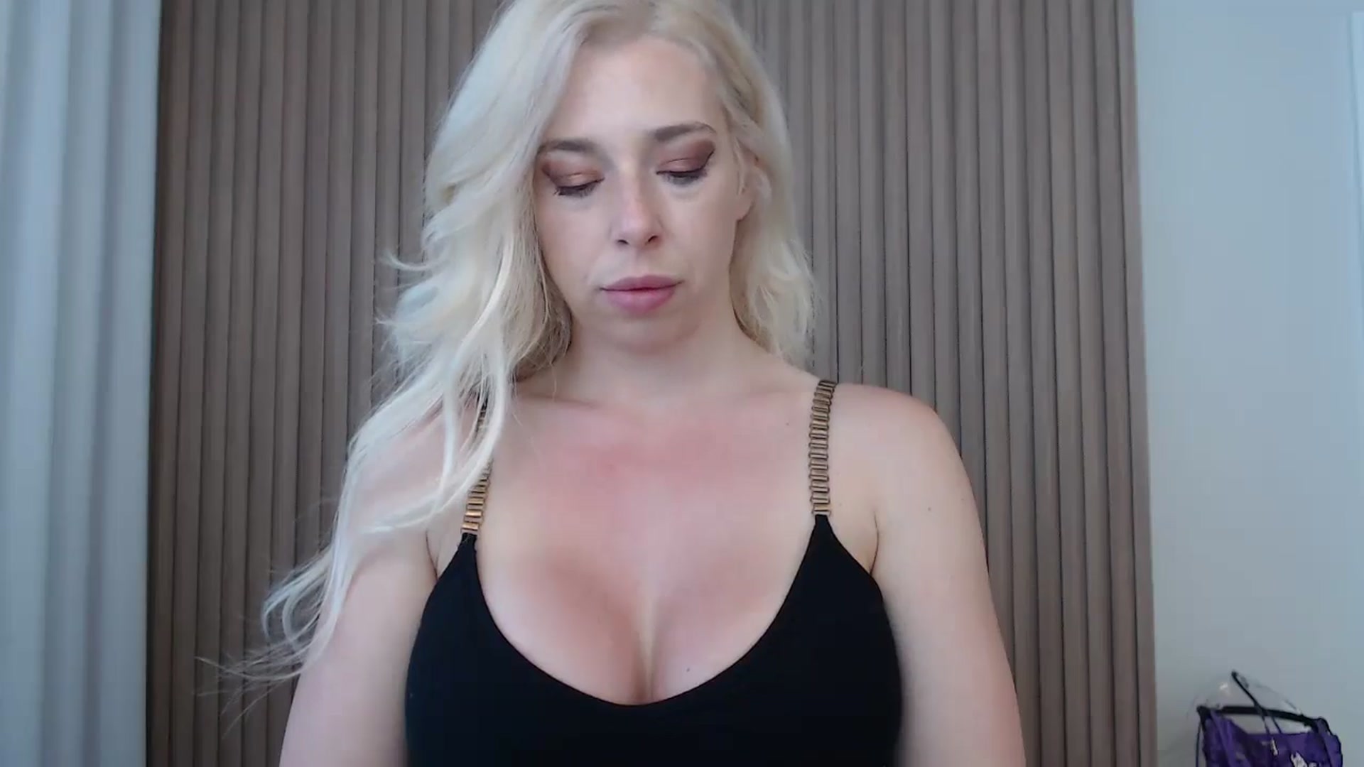 Gallery image thumbnail from Riley_Parks's myfreecams stream on, 06/16/2025, 13:37 image 4 of 20