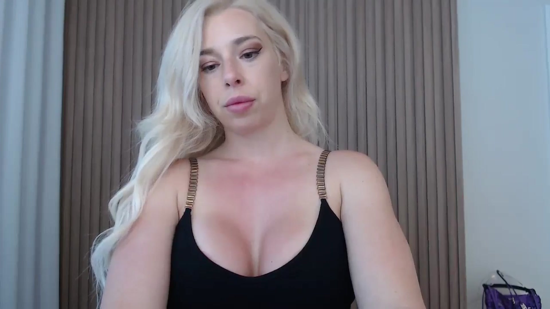 Gallery image thumbnail from Riley_Parks's myfreecams stream on, 06/16/2025, 13:37 image 2 of 20