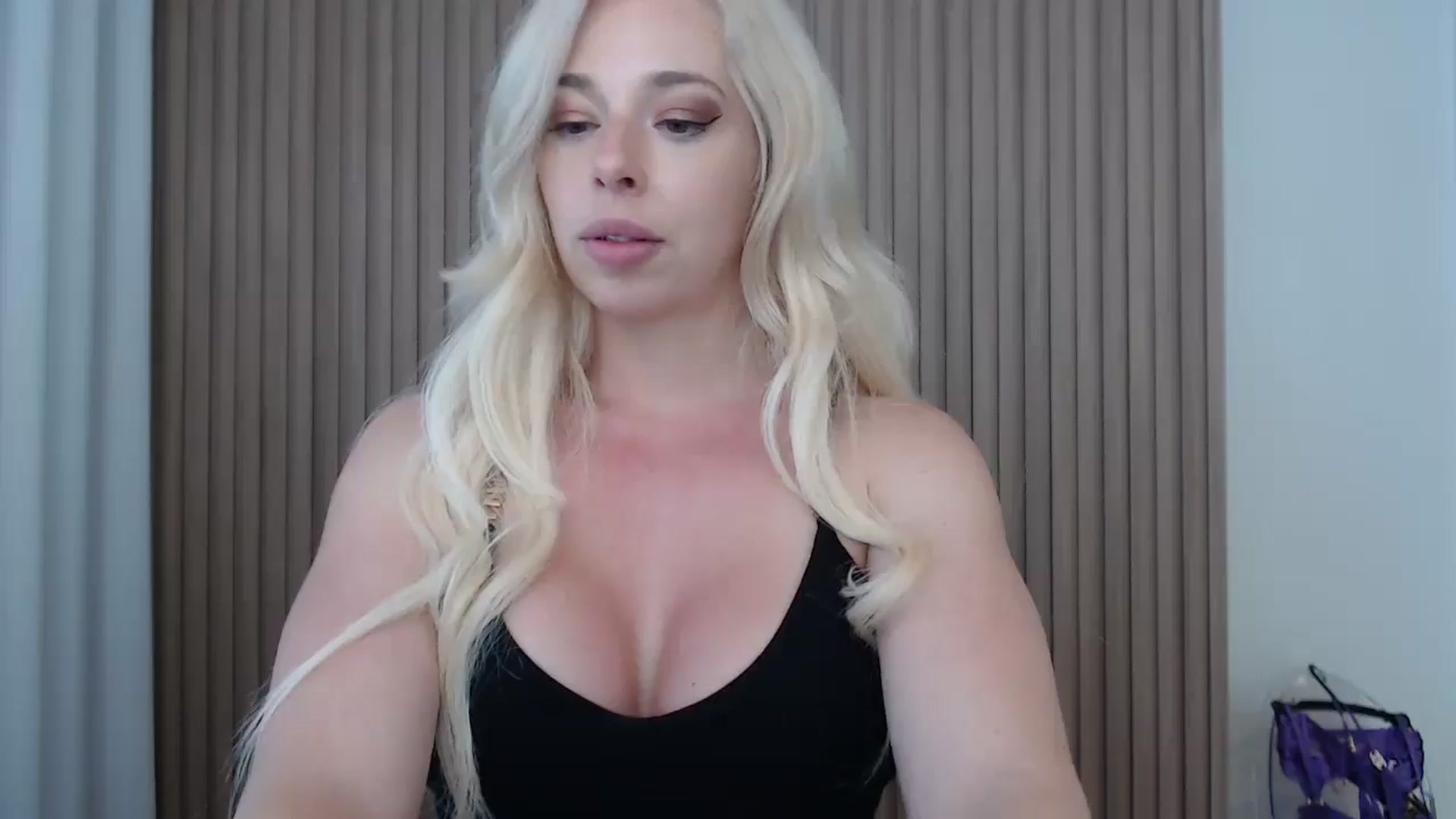 Gallery image thumbnail from Riley_Parks's myfreecams stream on, 06/16/2025, 14:36 image 17 of 20