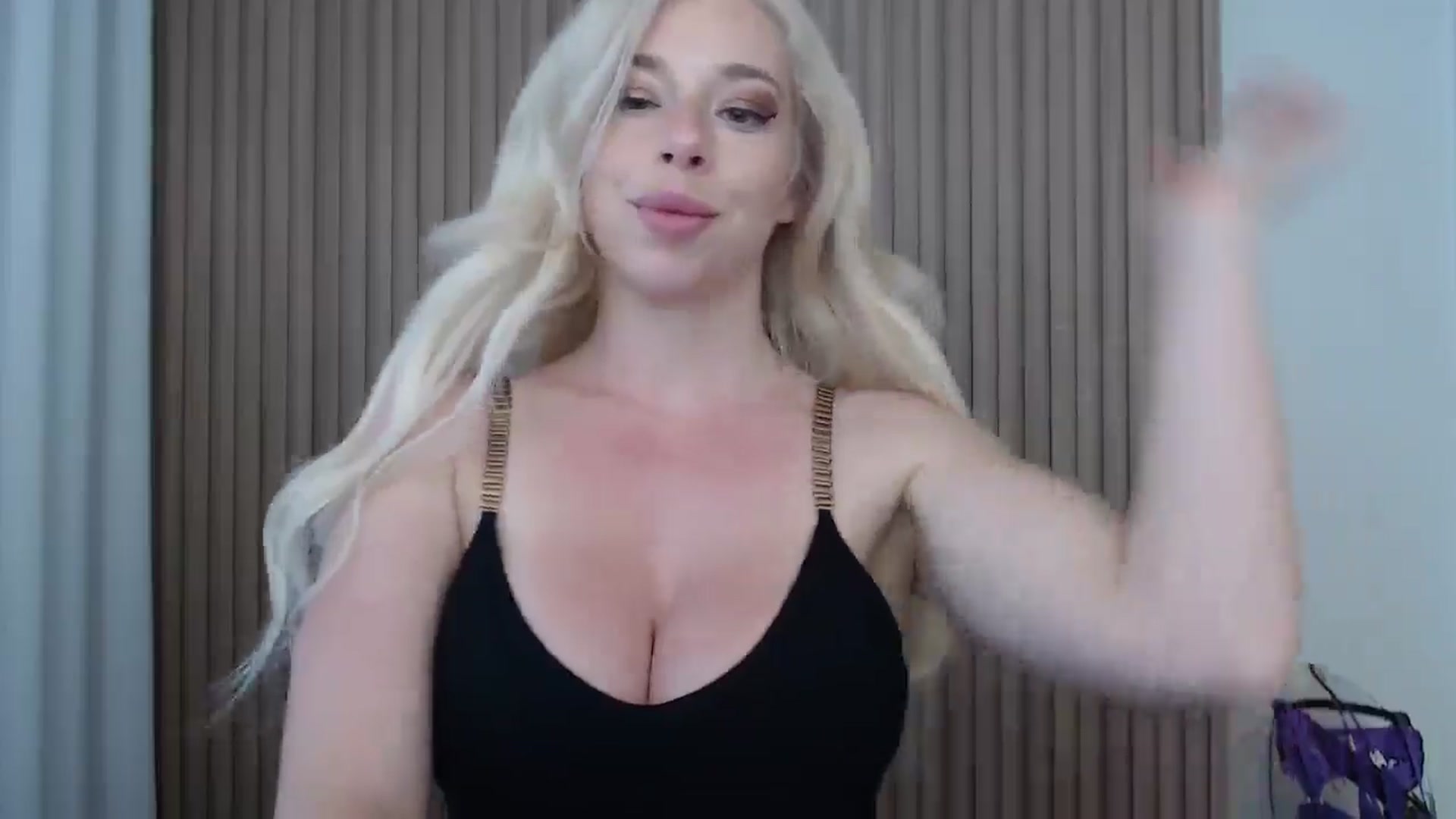 Gallery image thumbnail from Riley_Parks's myfreecams stream on, 06/16/2025, 14:36 image 11 of 20