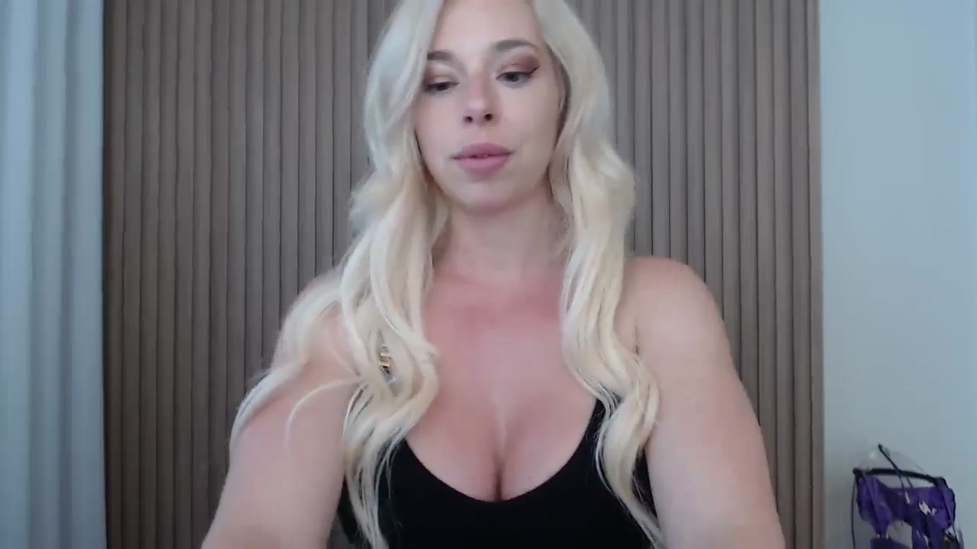 Gallery image thumbnail from Riley_Parks's myfreecams stream on, 06/16/2025, 14:36 image 13 of 20