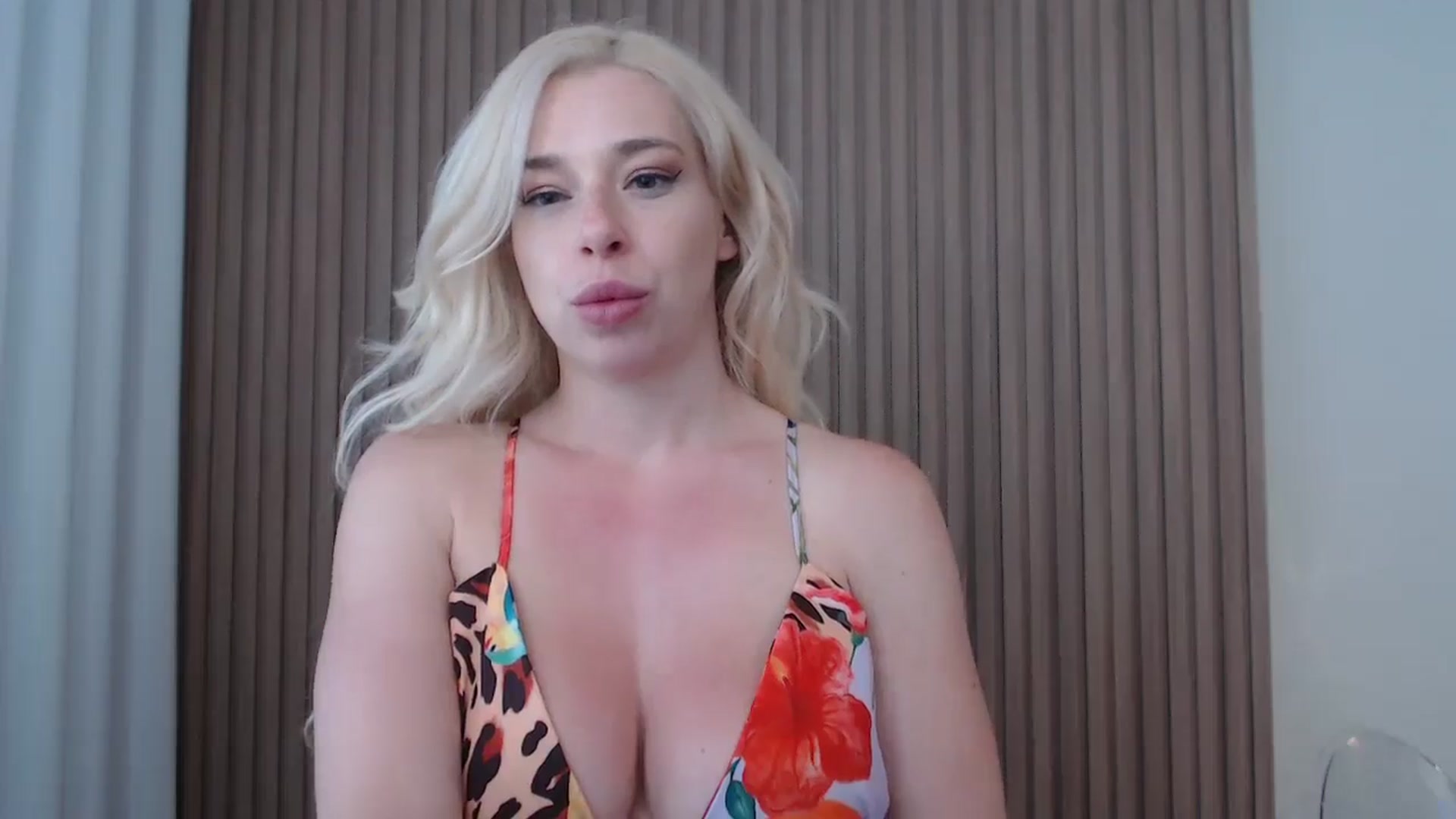 Gallery image thumbnail from Riley_Parks's myfreecams stream on, 06/17/2025, 18:32 image 7 of 20
